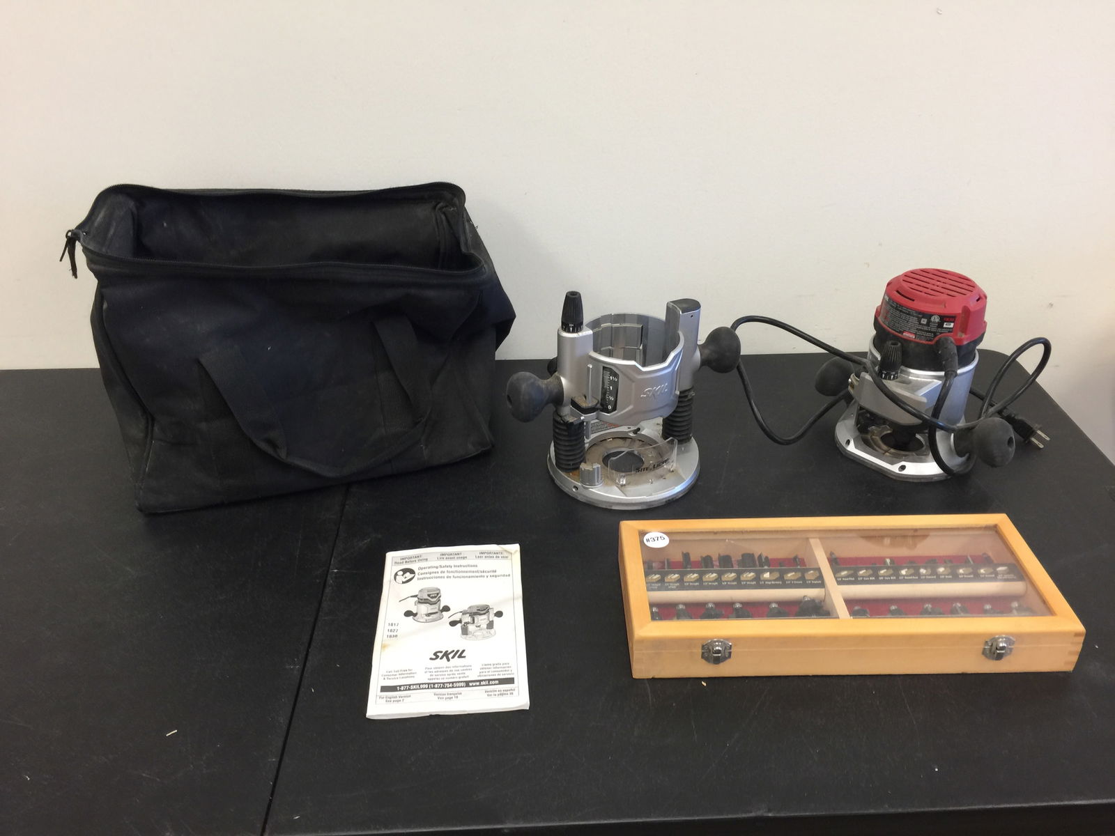Tool Lot: Includes bits, Skil router.