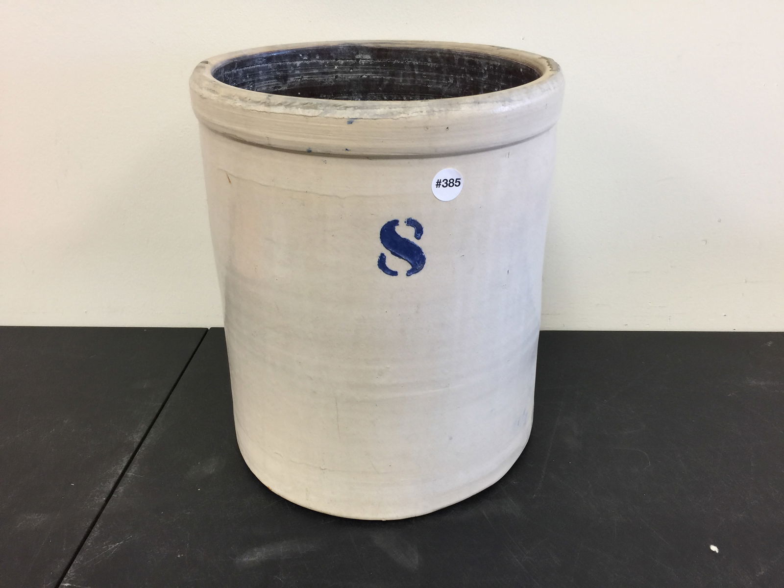 8 Gallon Crock (1 of 2)