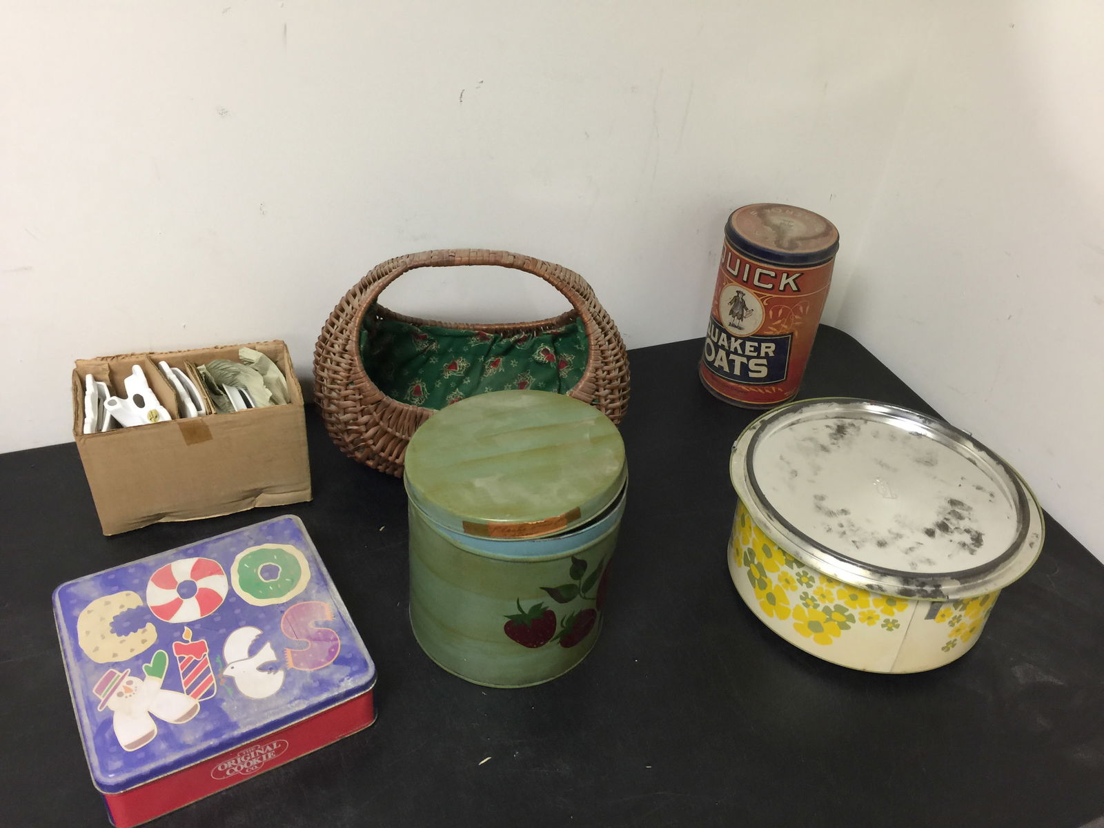 Vintage Lot: Includes vintage kitchen tins, basket and more