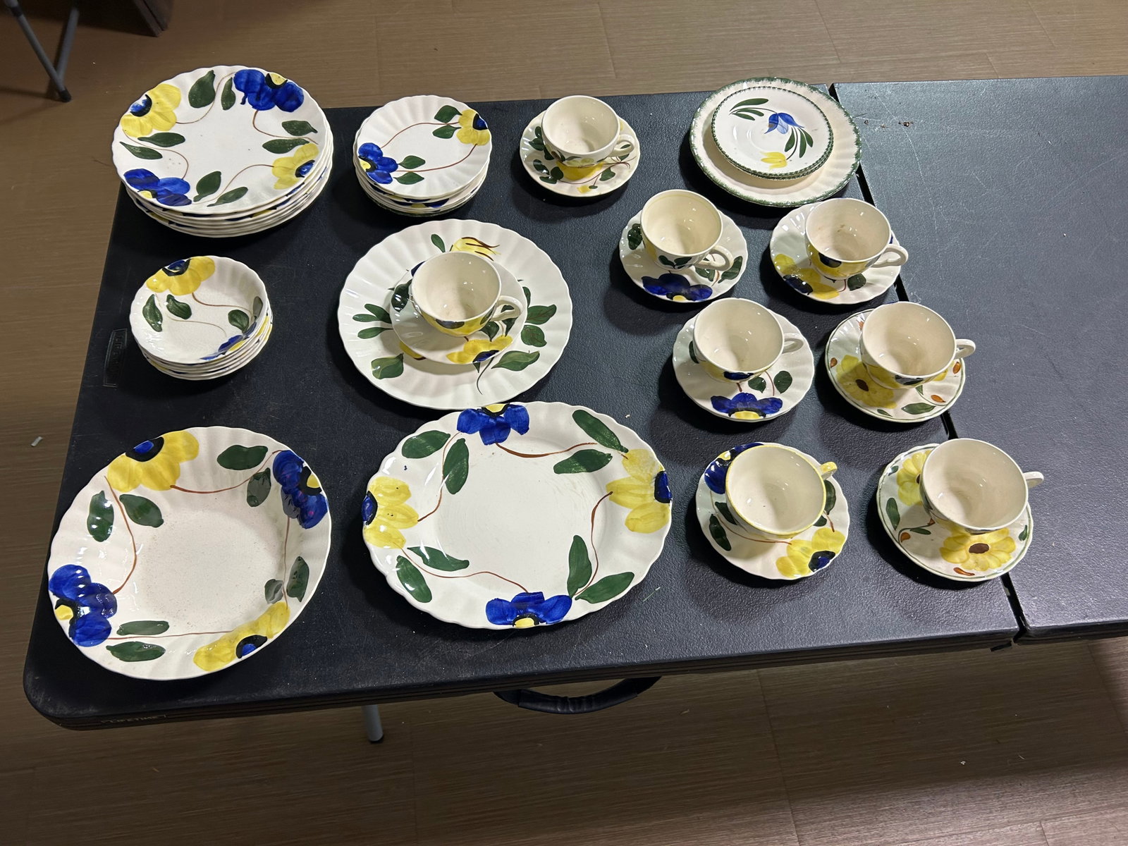 44 Pices Blue Ridge China: service of 8 plus serving pieces