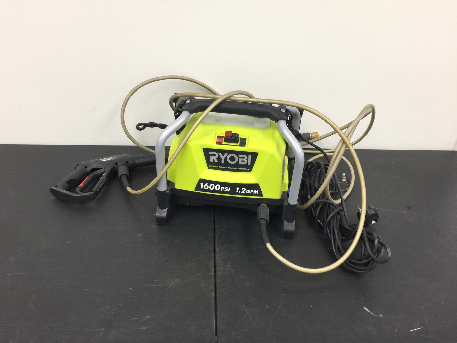 Ryobi Pressure Washer (1 of 4)