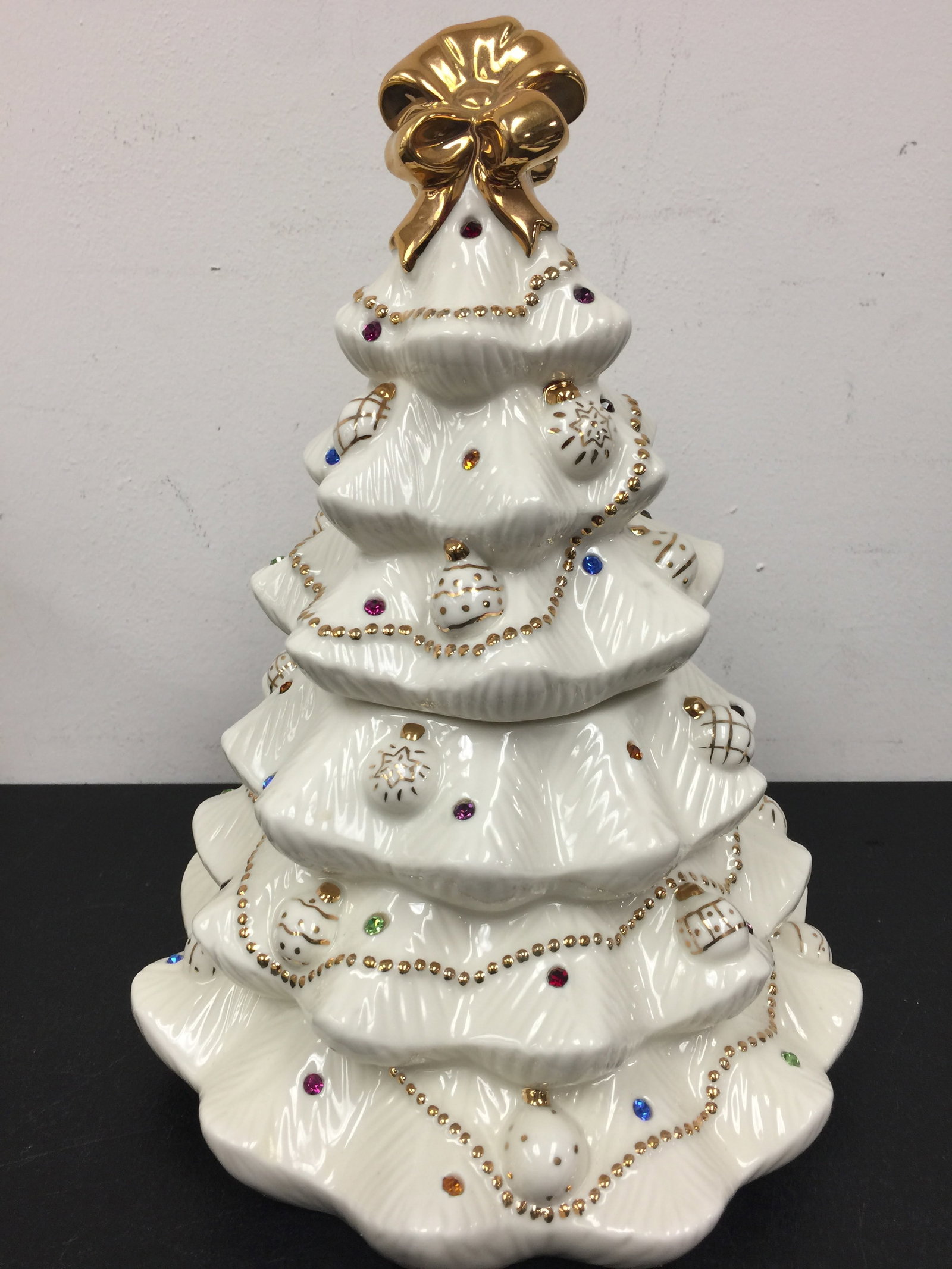 Lenox Jewels of Christmas Cookie Jar (1 of 5)
