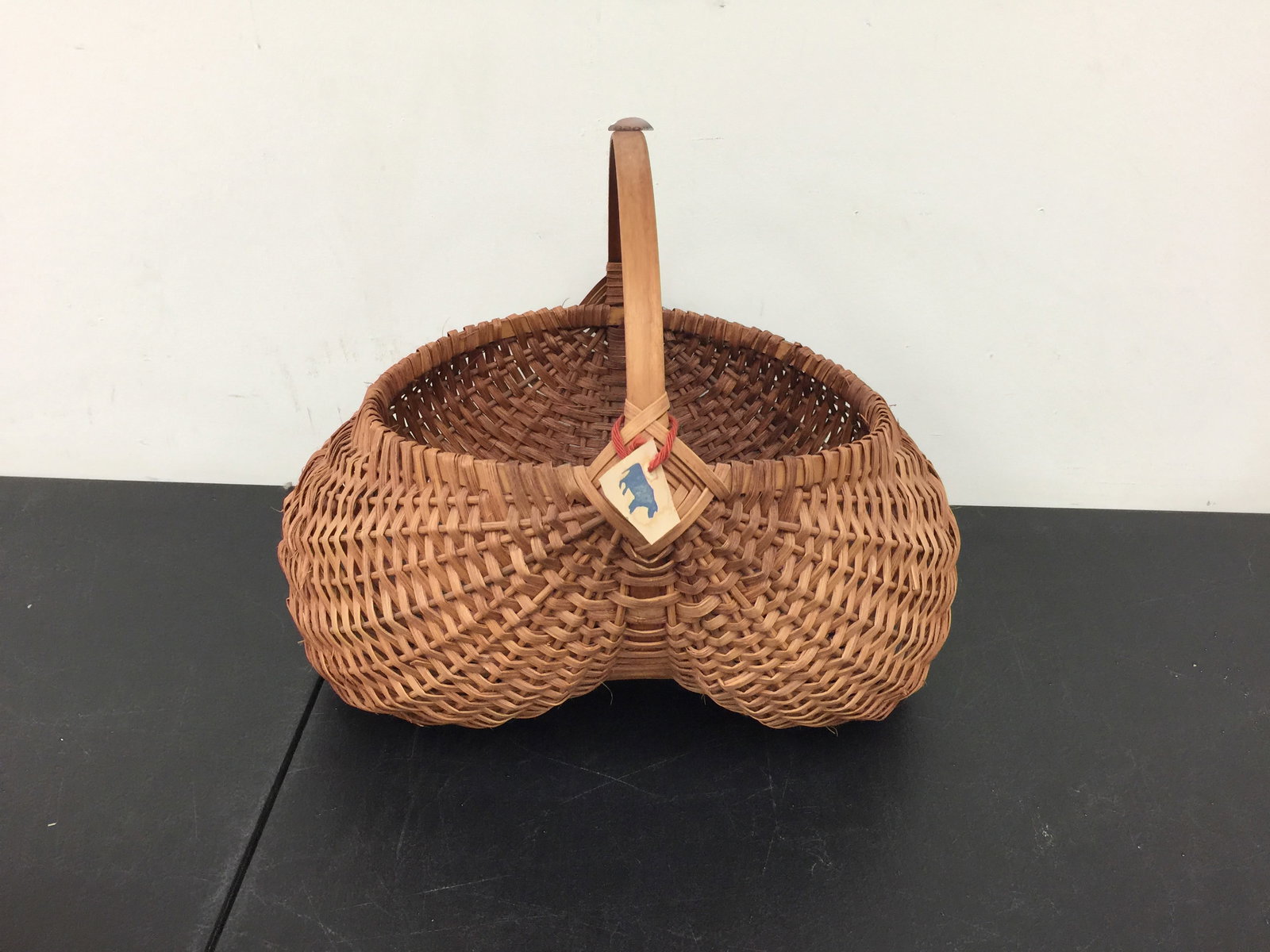 Vintage Buttocks Basket (1 of 3)
