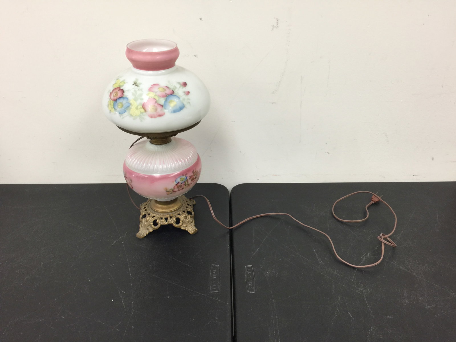 Antique GWTW Lamp: Hand painted. 17" H