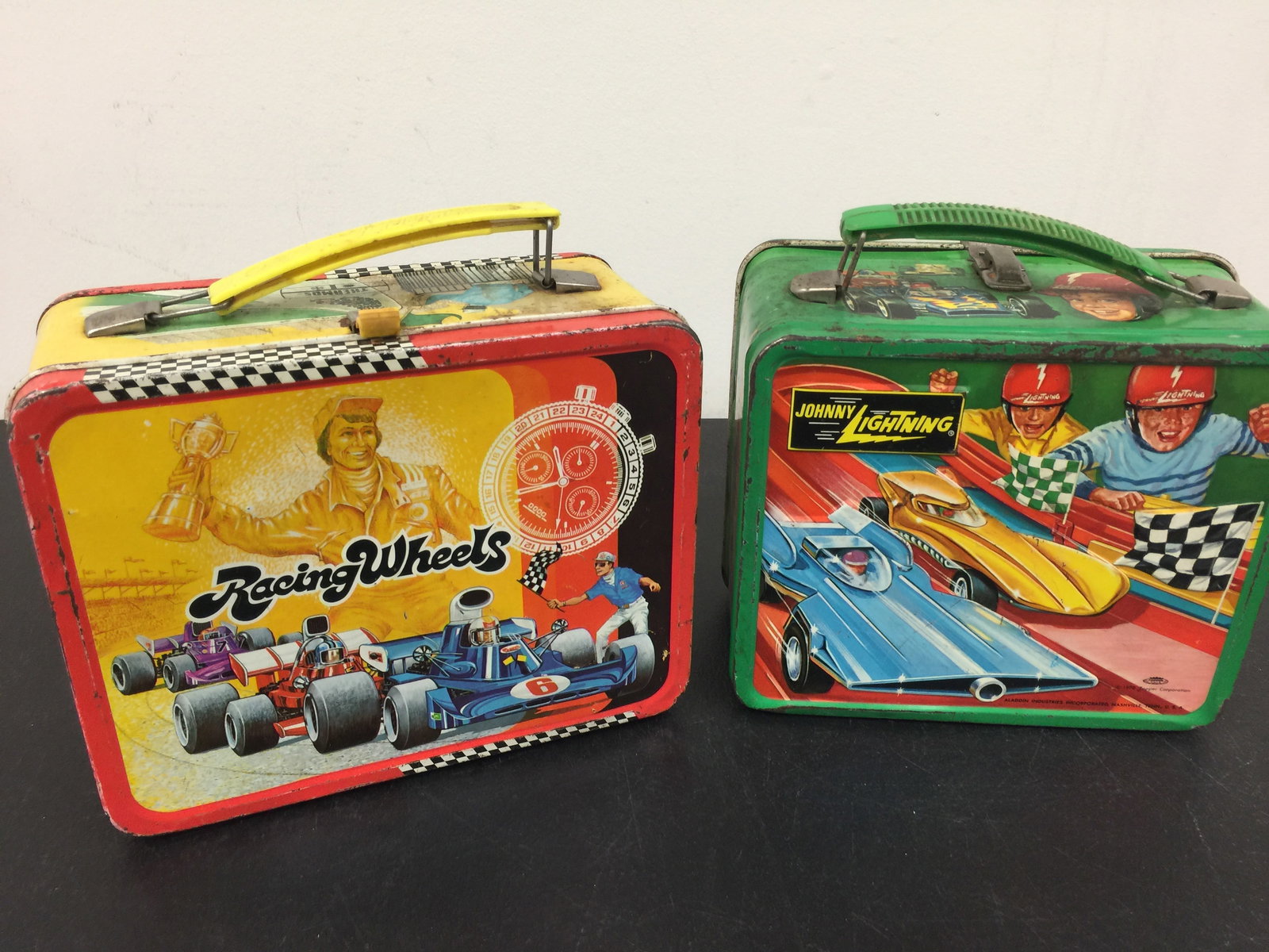 2 Vintage Lunch Boxes (1 of 6)