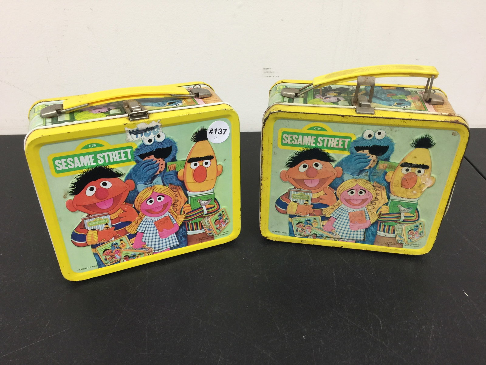 2 Vintage Lunch Boxes (1 of 5)