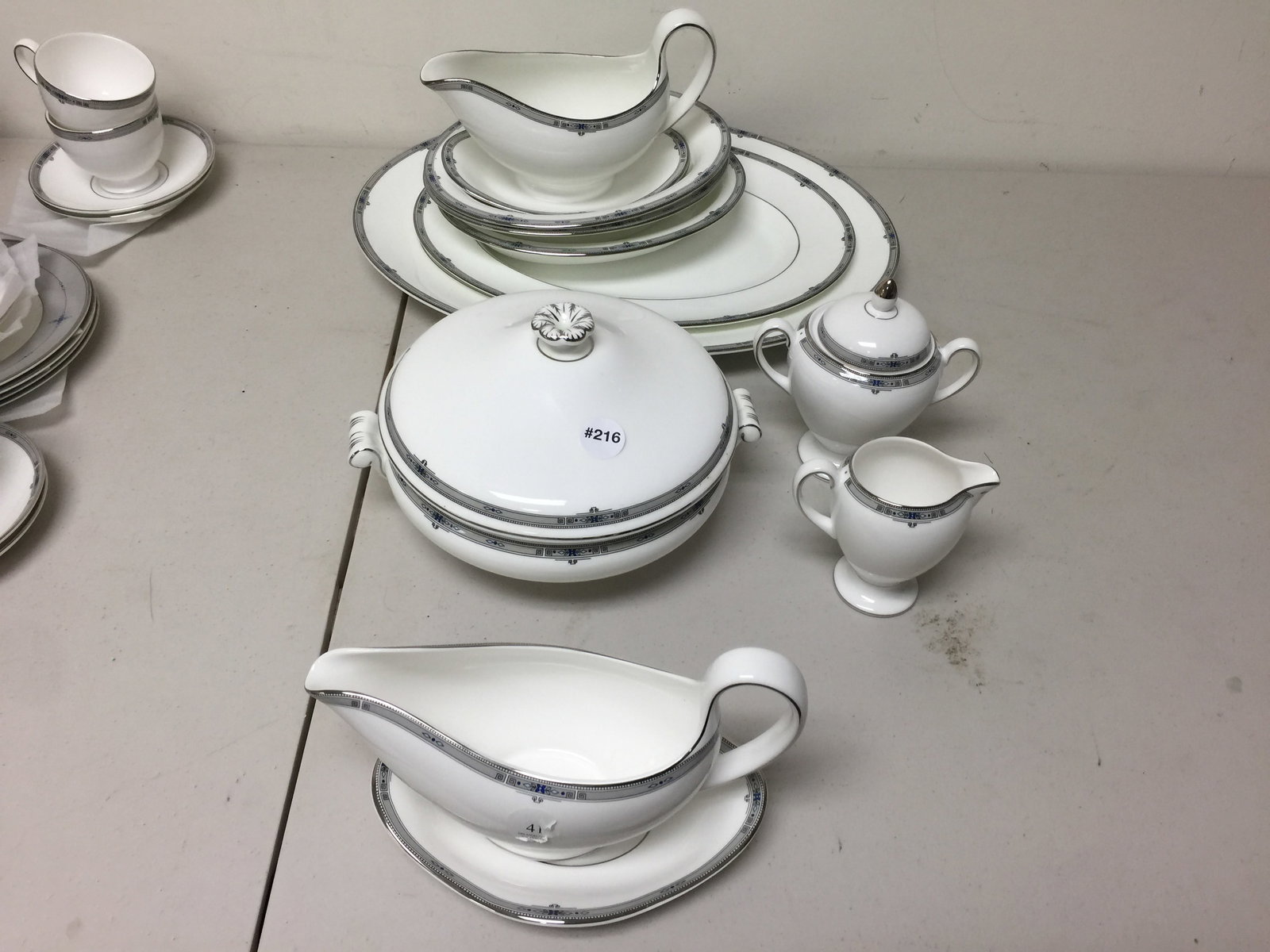 Wedgwood Amherst Serving Pcs (1 of 5)