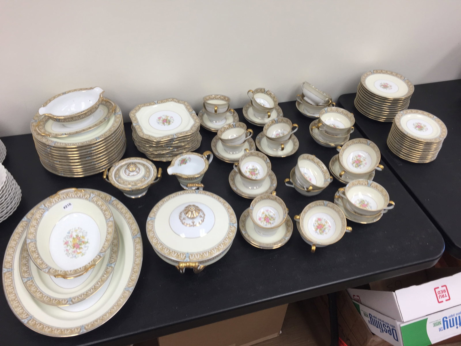 Large Grouping Noritake Claire (1 of 6)