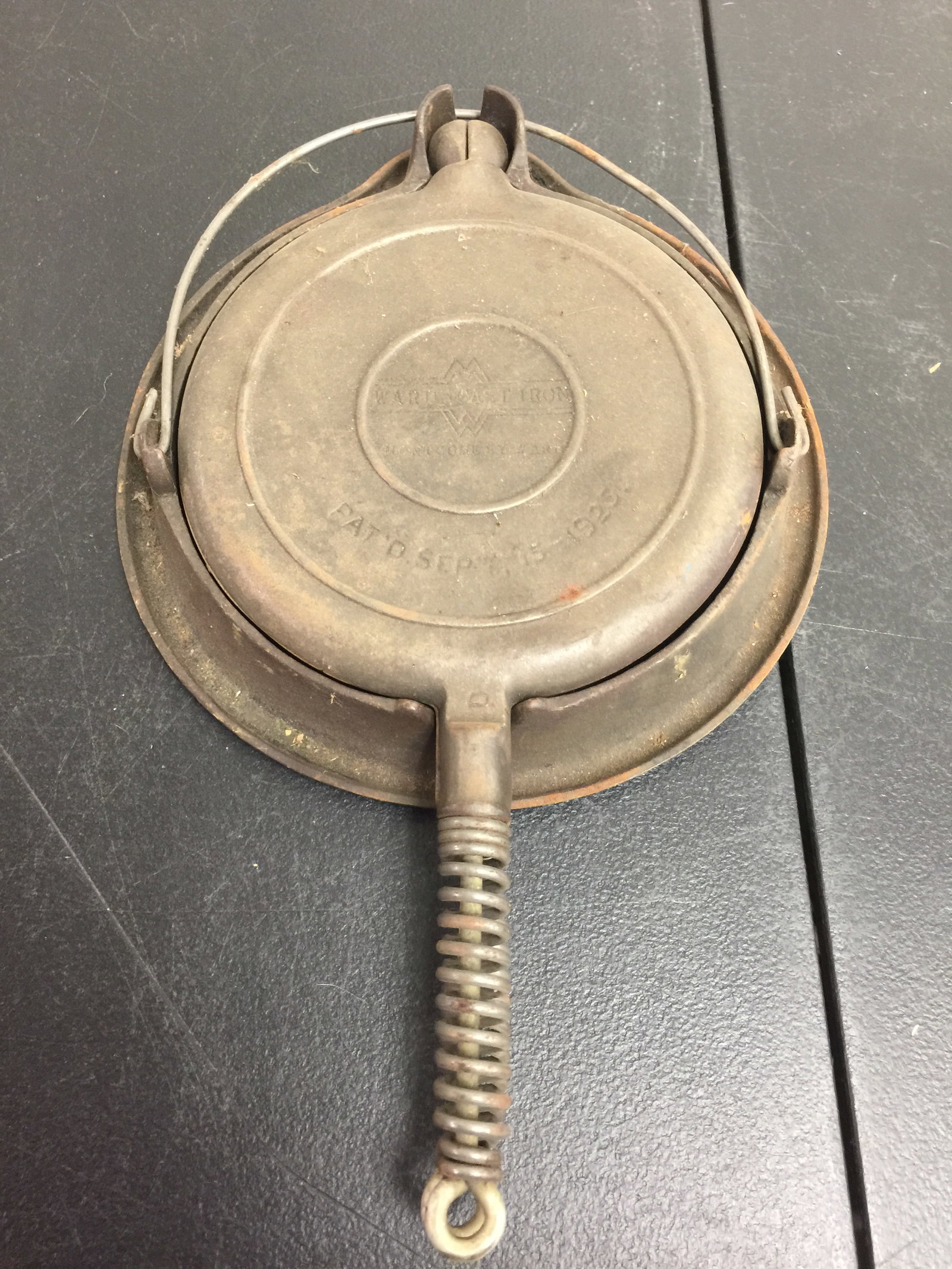 Wards Cast Iron waffle Maker: Patent dated 9/1925