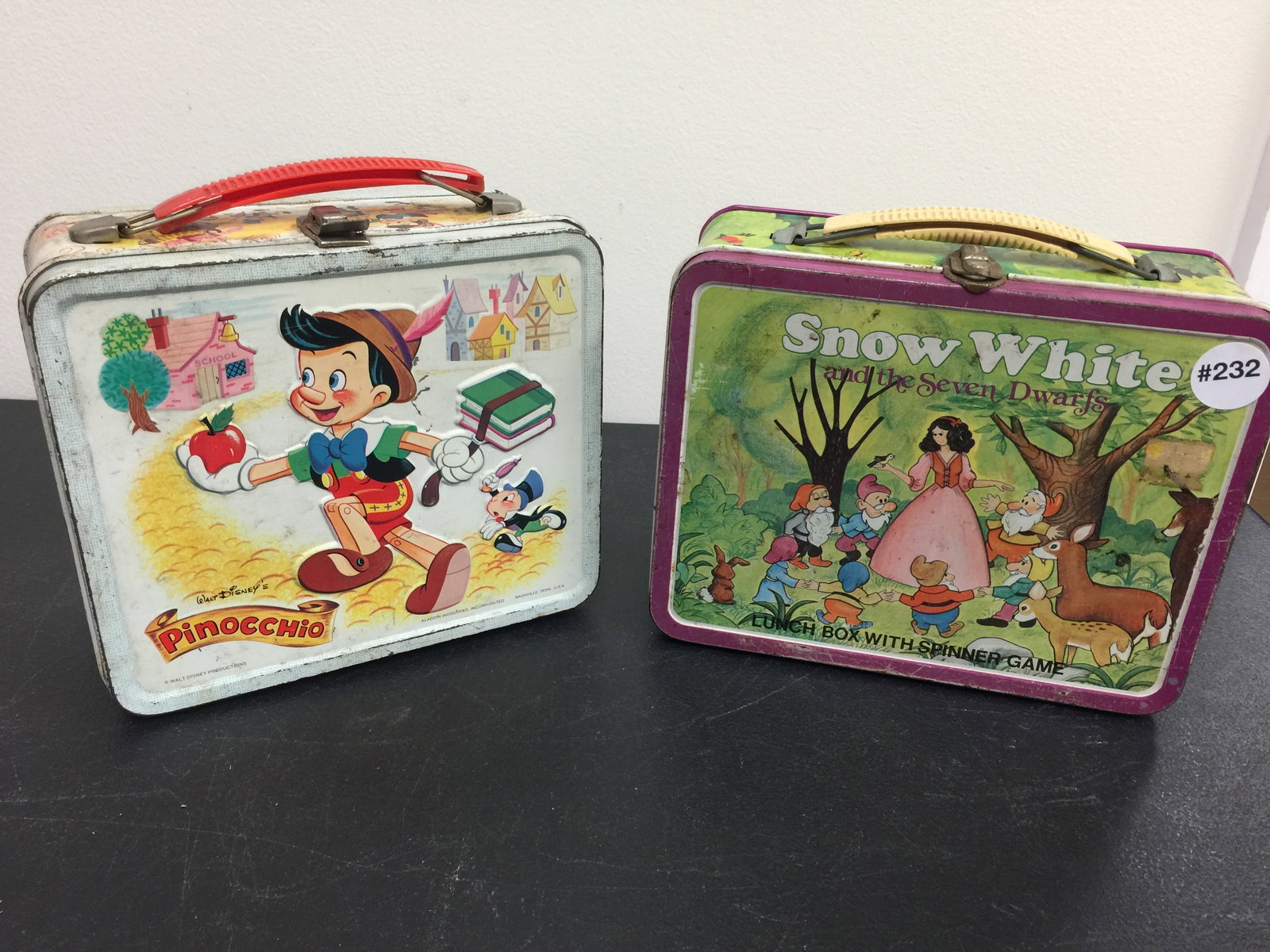 2 Disney Lunch Boxes (1 of 5)