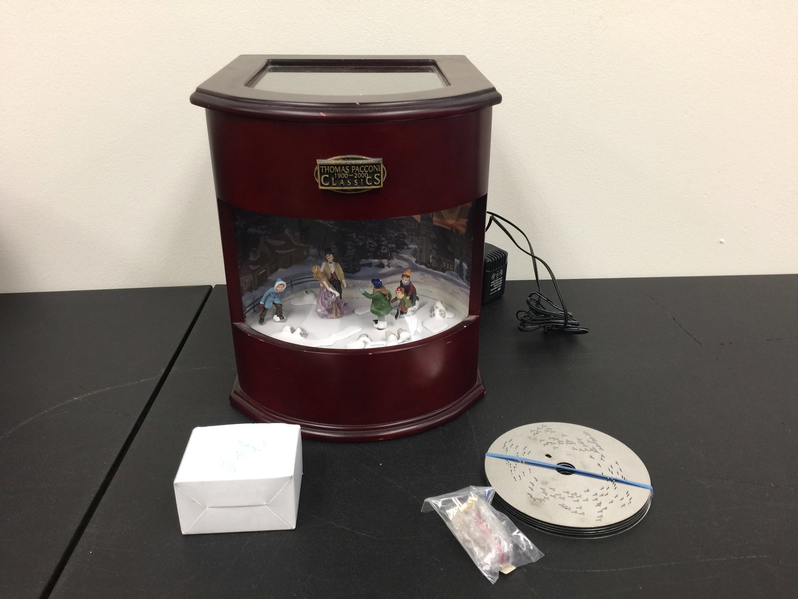 Thomas Pacconi Christmas Music Box (1 of 6)