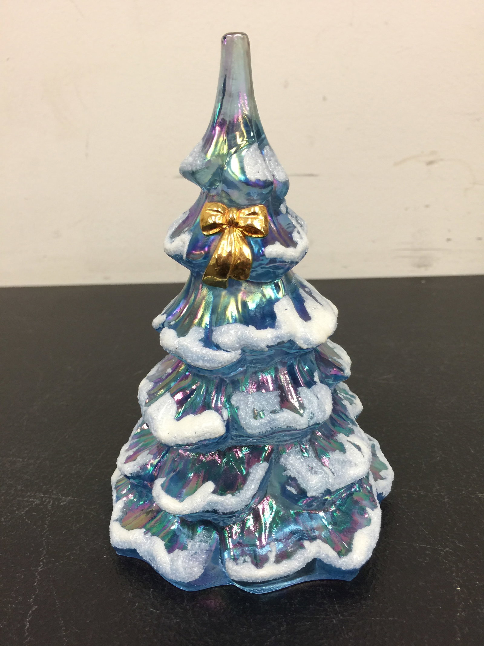 Fenton Christmas Tree w/ Bow (1 of 3)