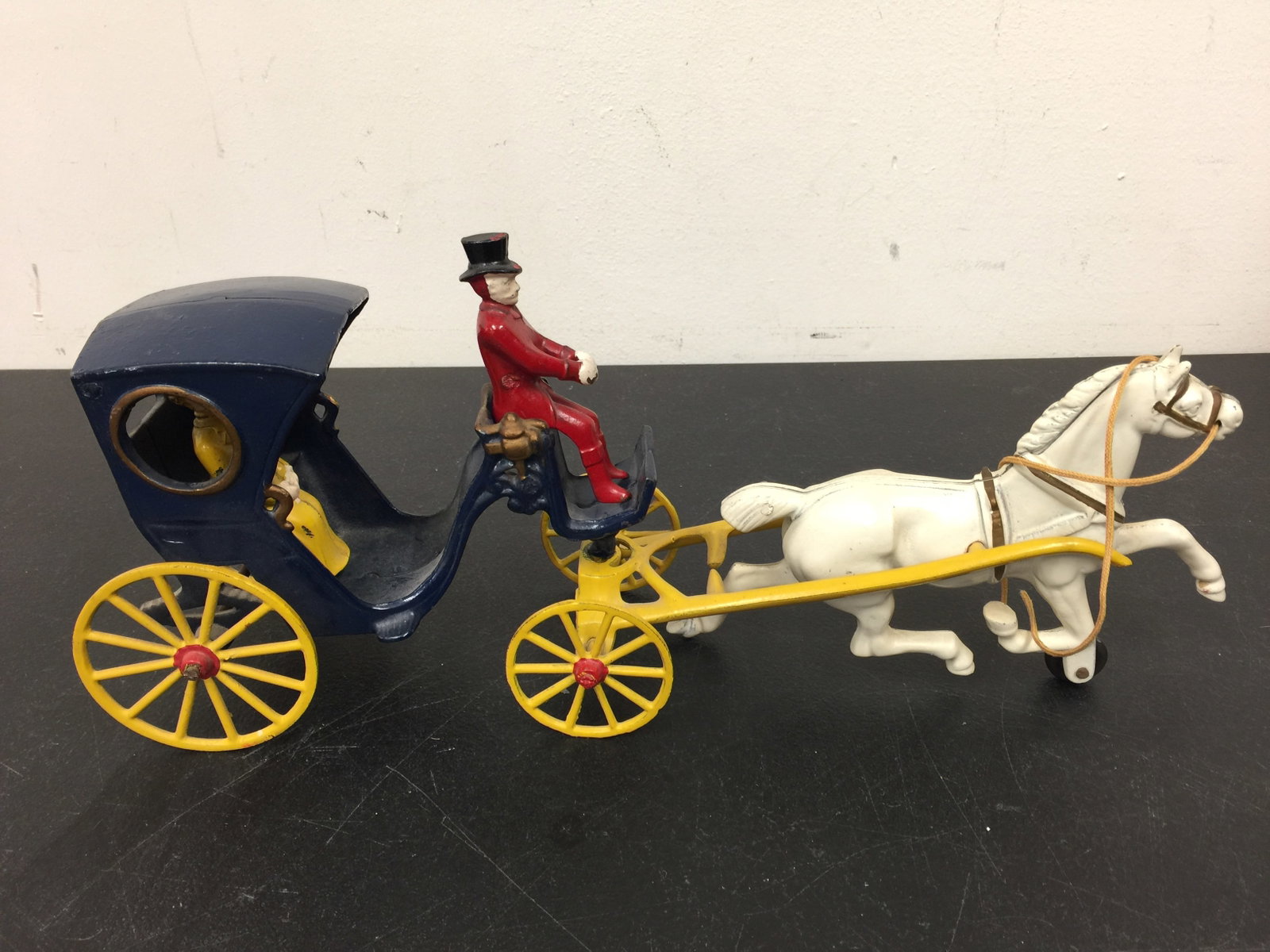 Horse Drawn Cast Iron Toy (1 of 5)