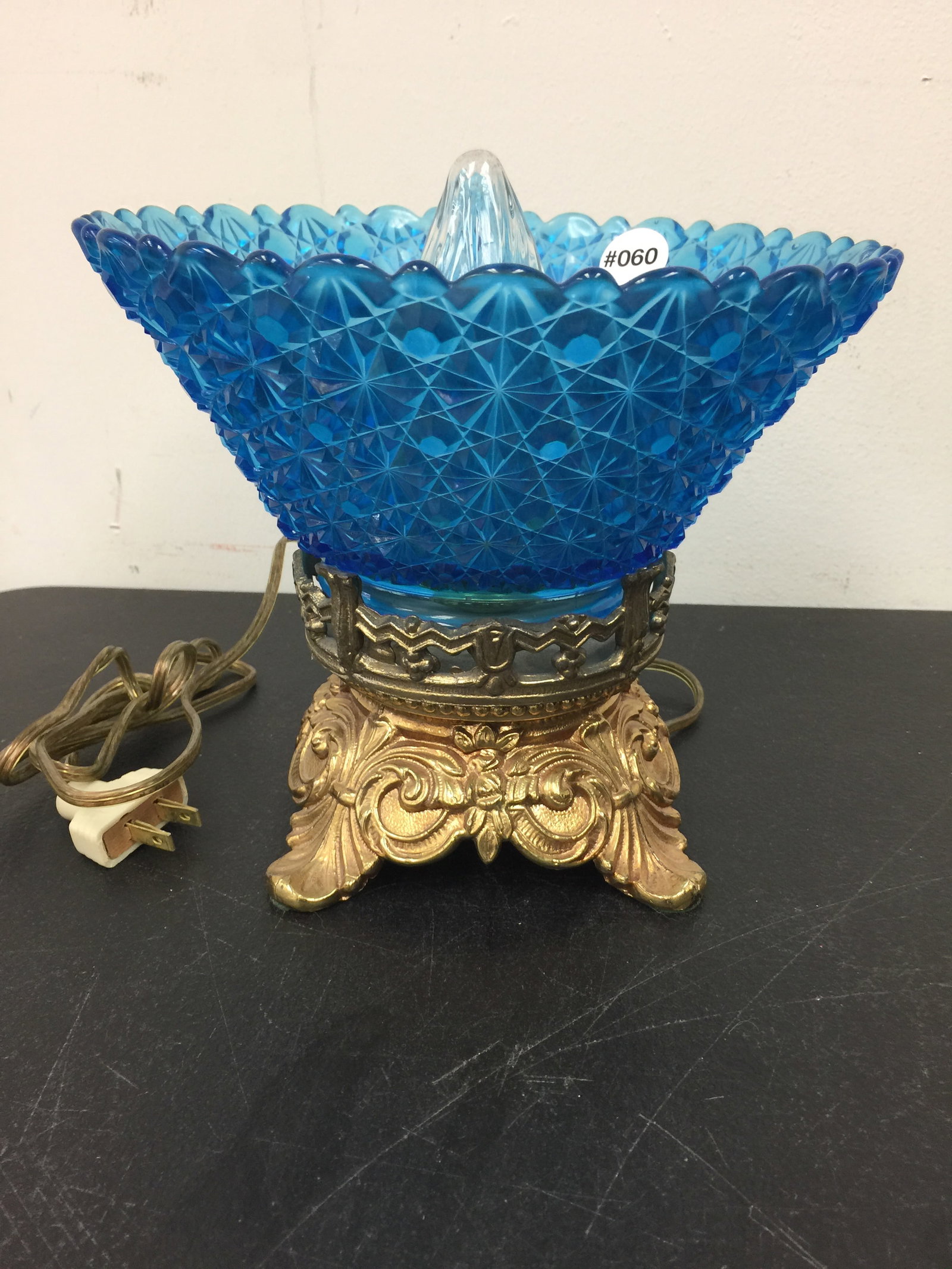 L&L WMC Blue Button & Daisy Lamp (1 of 7)
