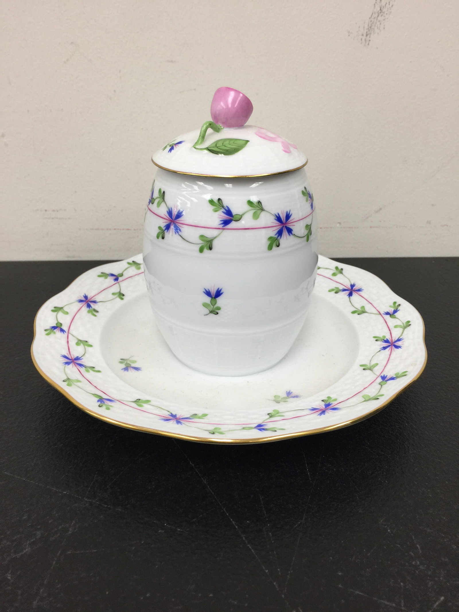 Herend Covered Sugar Basin: One piece. 6" x 8".