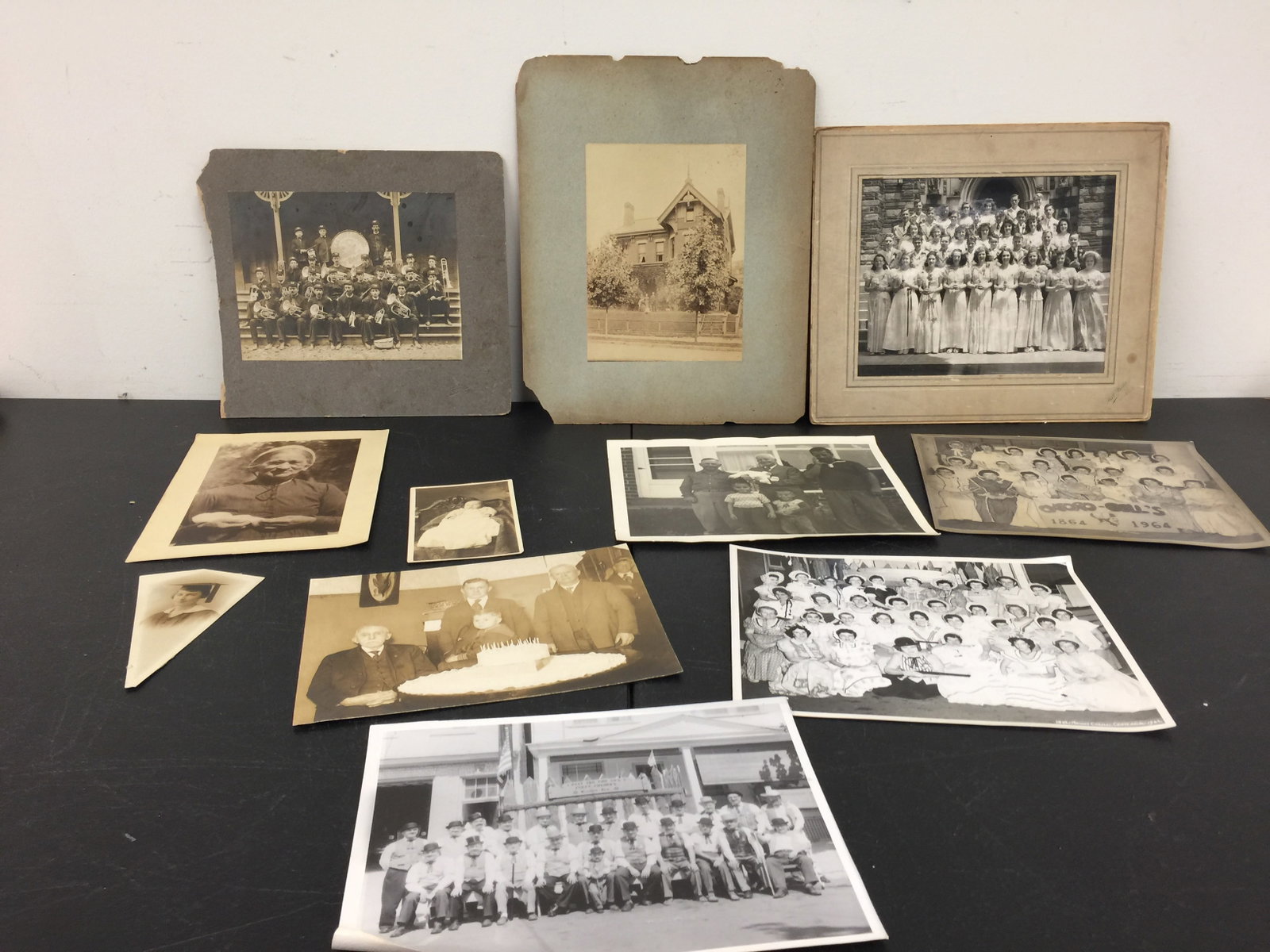 Grouping of Antique/Vintage Photos (1 of 5)
