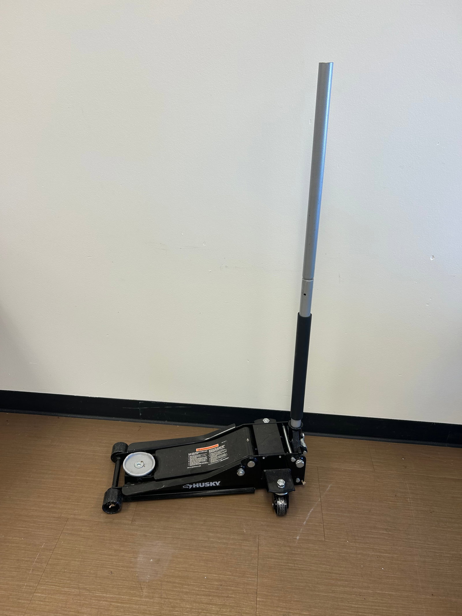 Husky 3 Ton Jack: 16" x 27"