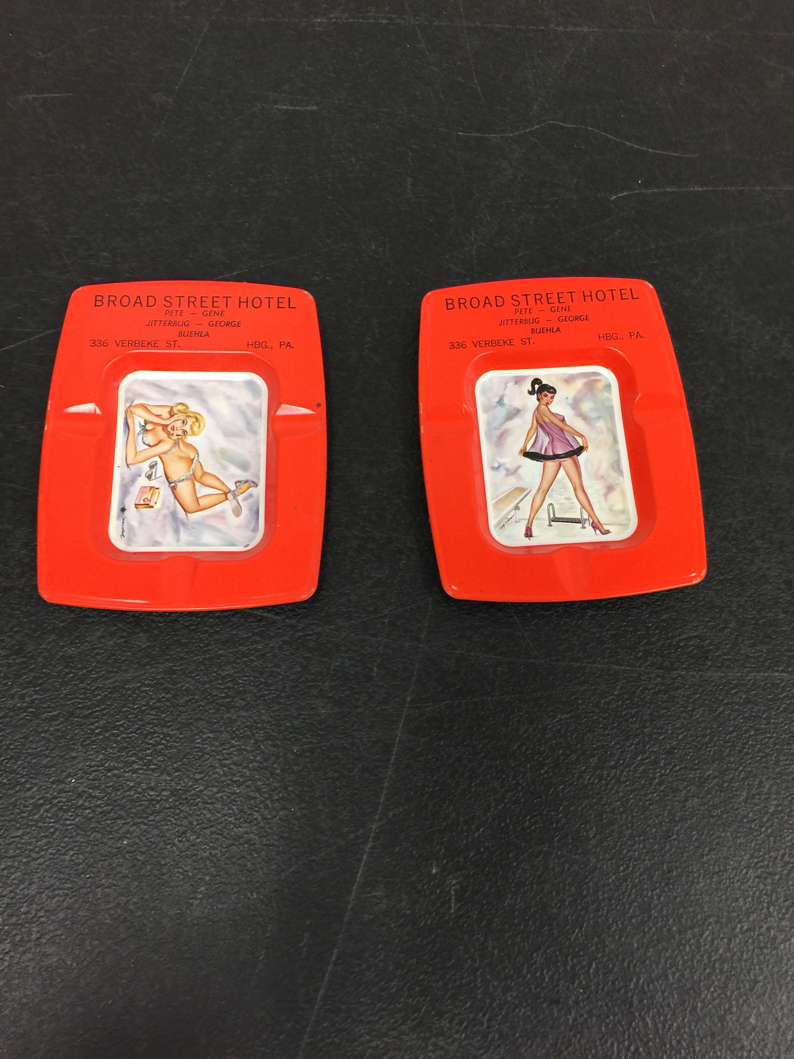 2 Vintage Harrisburg Ashtrays (1 of 5)