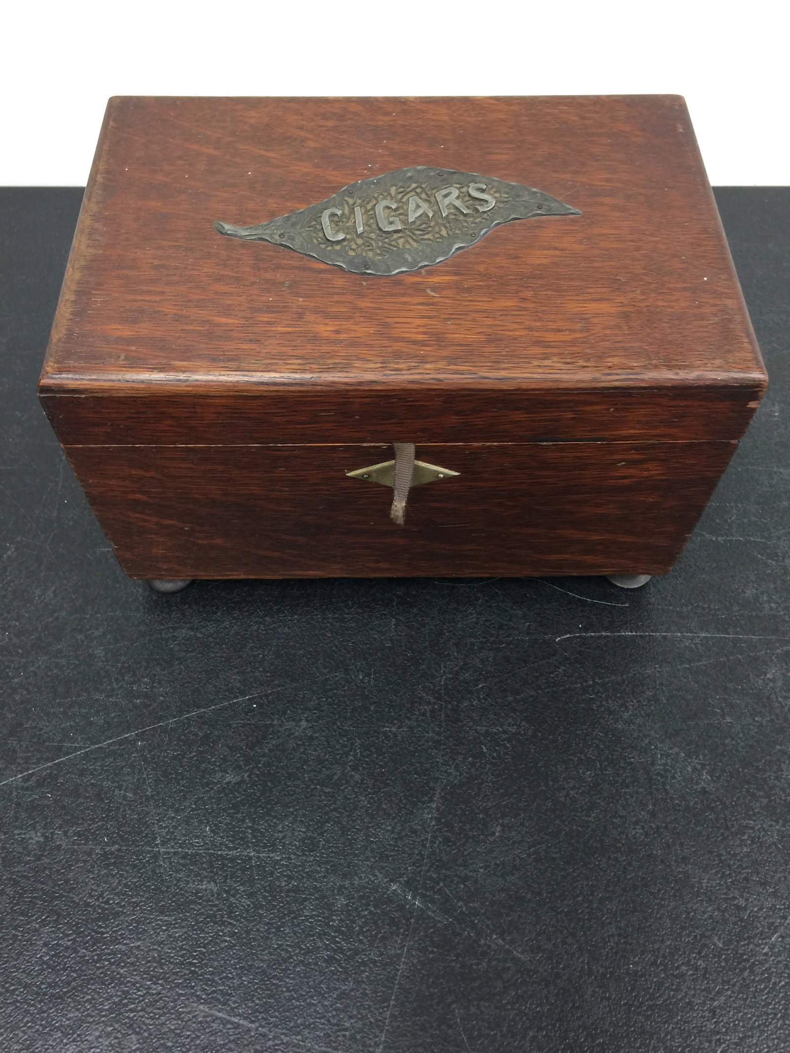 Antique Oak Musical Humidor (1 of 6)