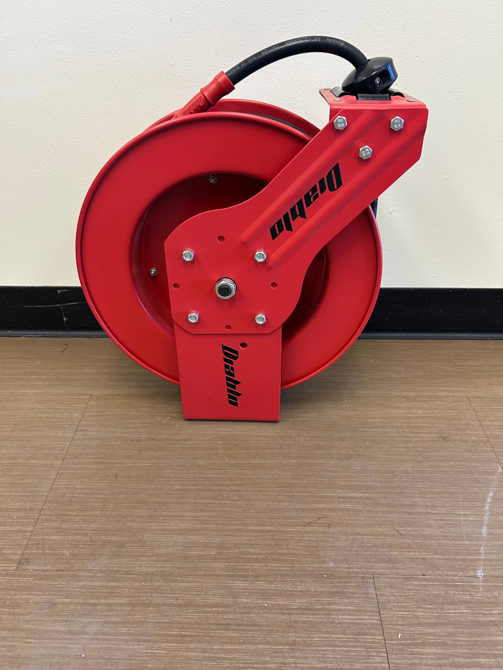 Diable Heavy Duty Retractable Air hose Reel (1 of 3)