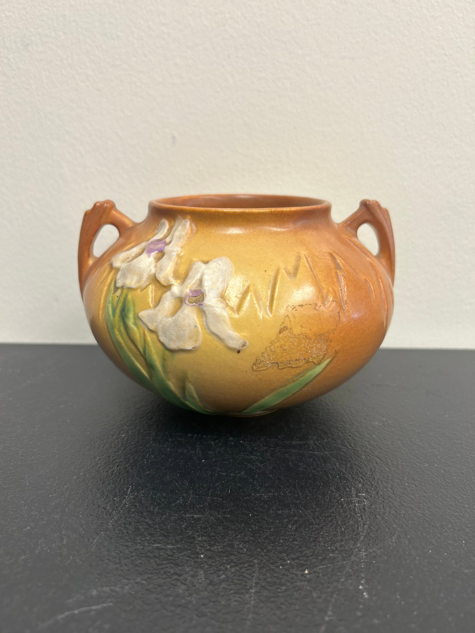 Roseville Iris Pattern Rose Bowl (1 of 5)