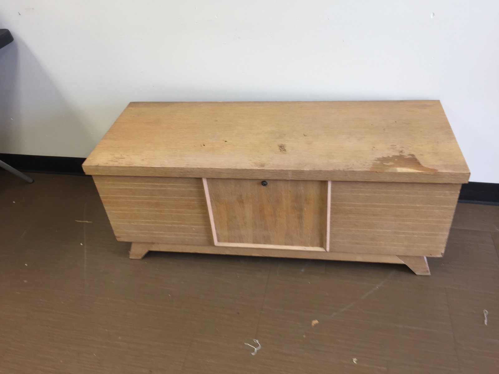 Lane MCM Cedar Line Blanket Chest: 47"x17"x17".