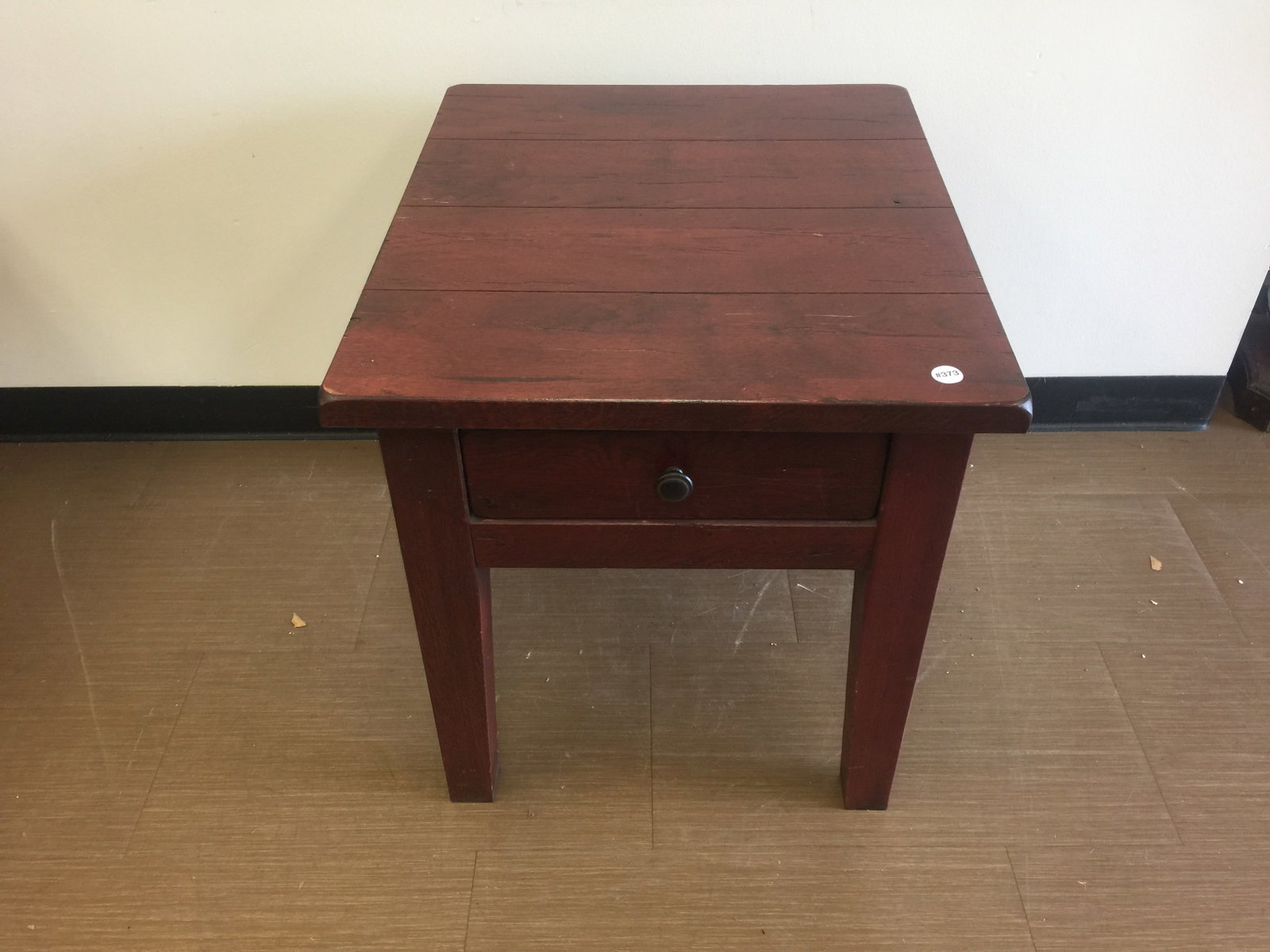 Broyhill Attic Heirlooms Stand: 24"x27"x24".