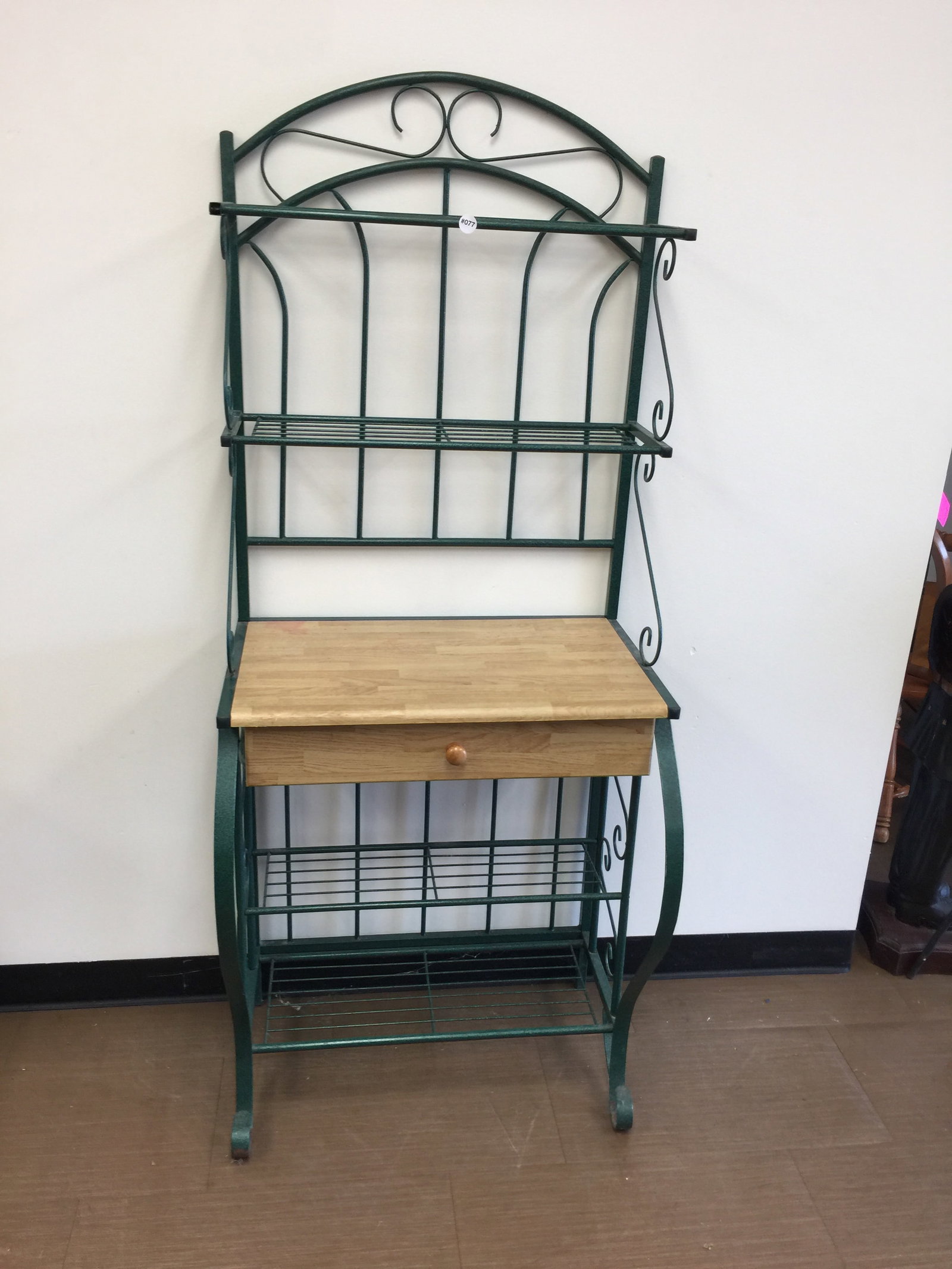 Vintage Bakers Rack: 20"x28"x68".