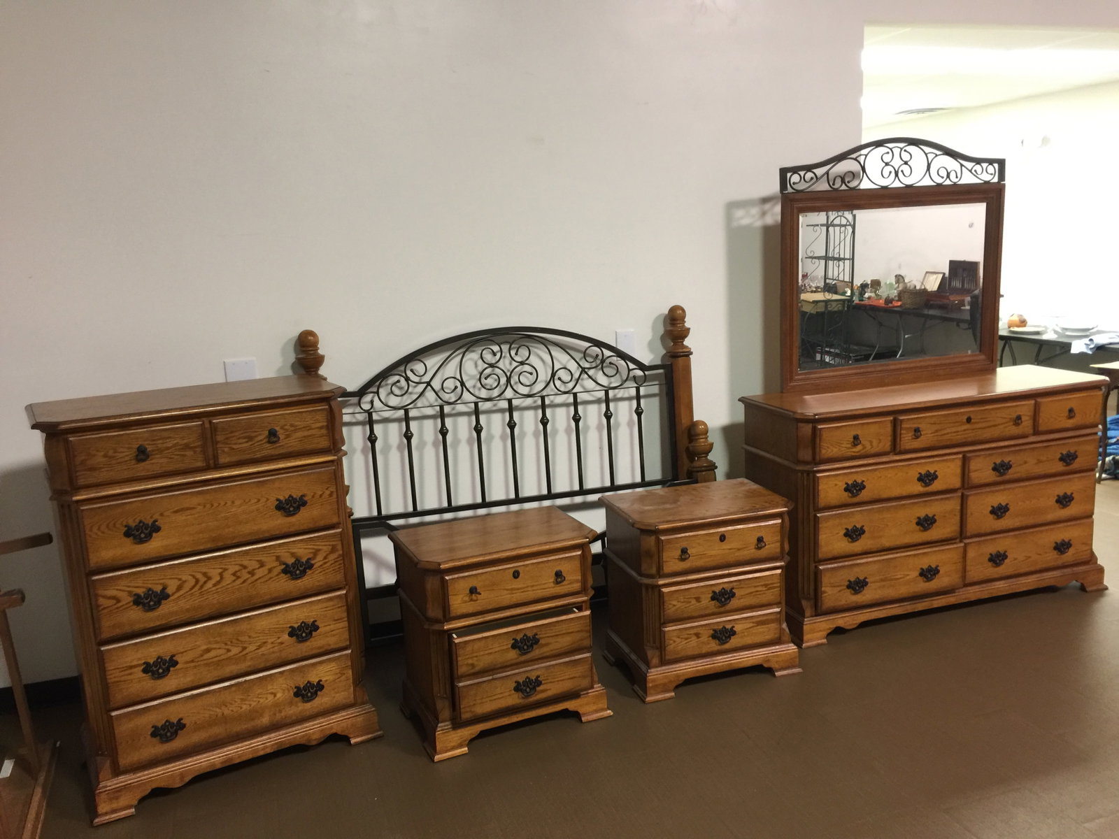Oak Bedroom Suite (1 of 5)