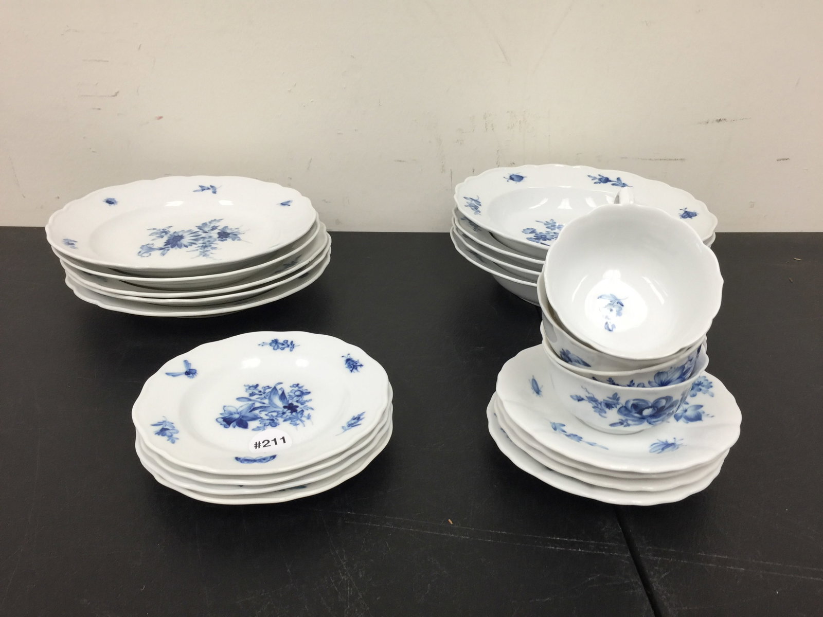 Meissen Blue Flower (21) (1 of 5)