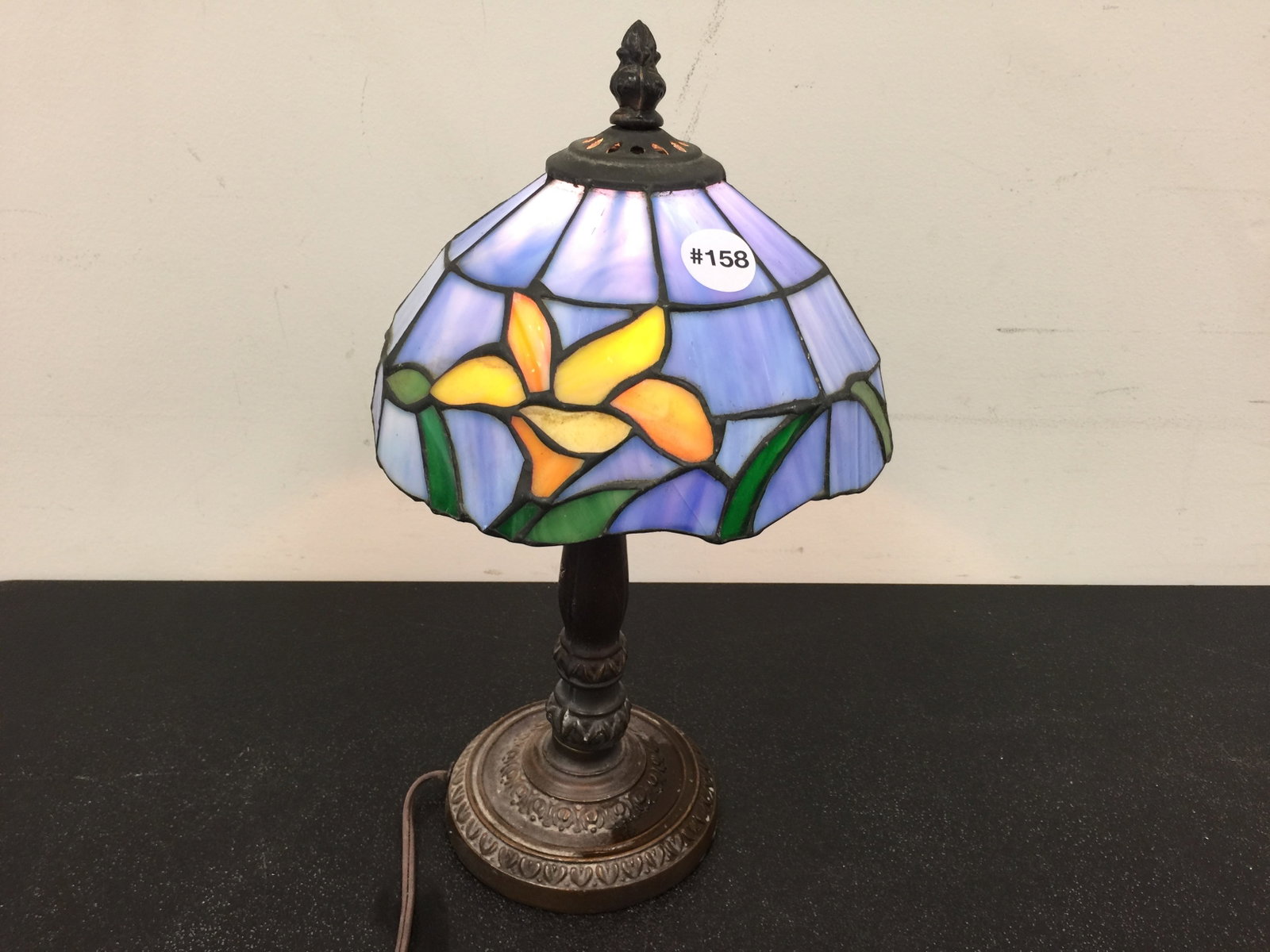 Tiffany Style Leaded Lamp: 14" H