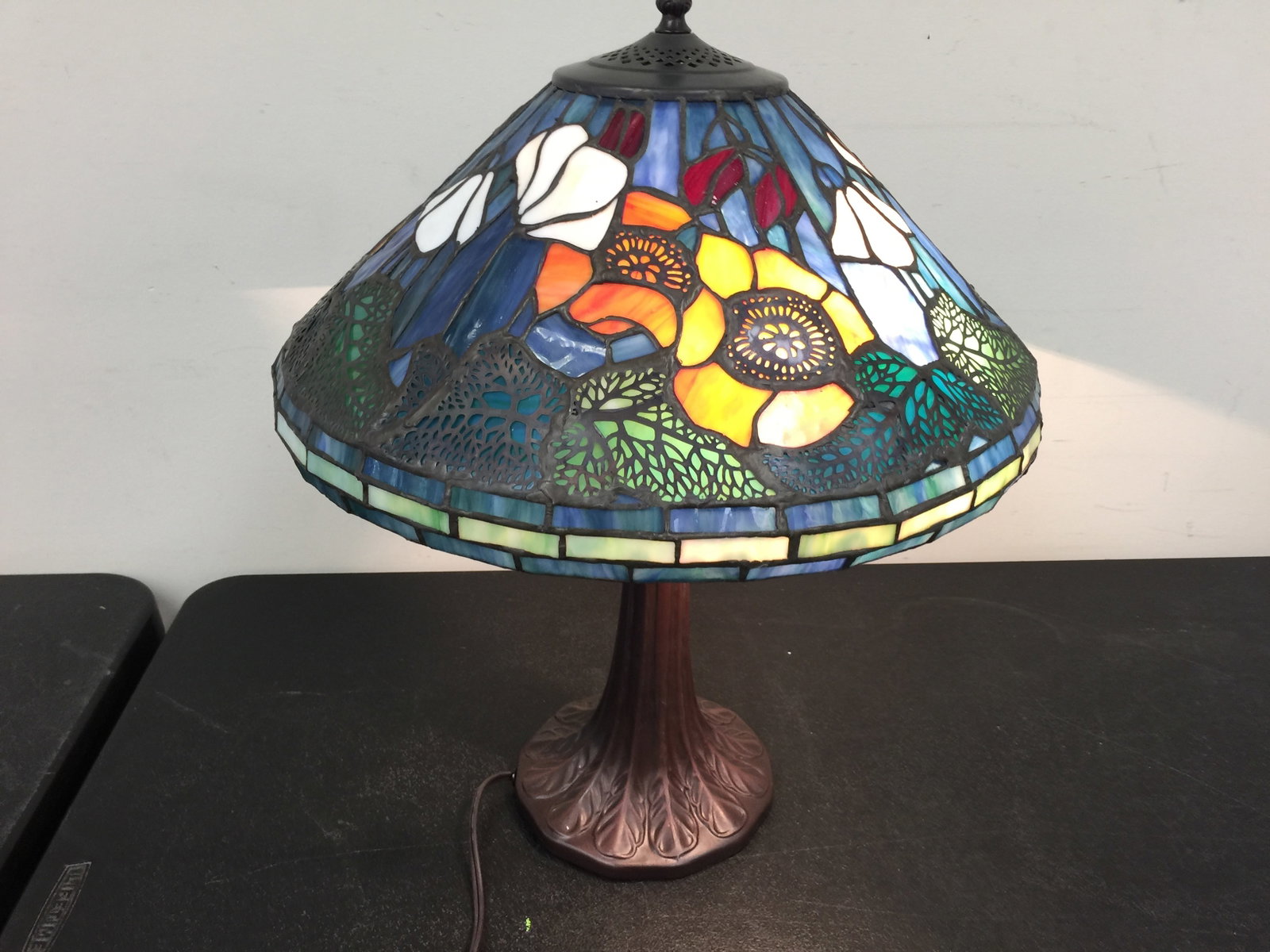 Tiffany Style Leaded Lamp (1 of 4)