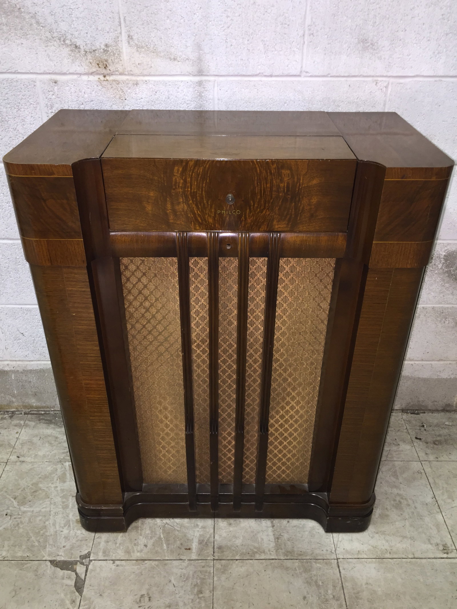 Philco Floor Radio: 30"x15"x38".