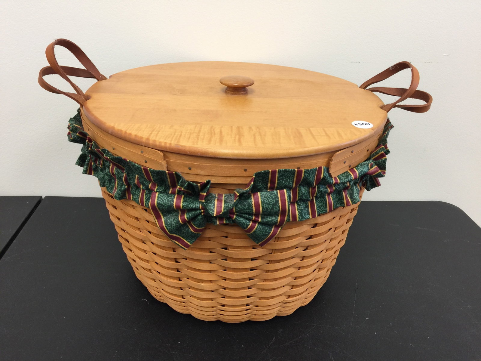 Large Longaberger Basket (1 of 3)