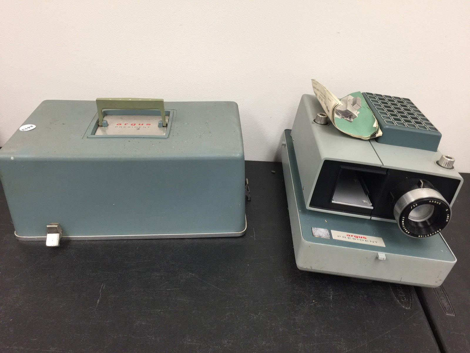 Vintage Argus Color Slide Projector (1 of 4)
