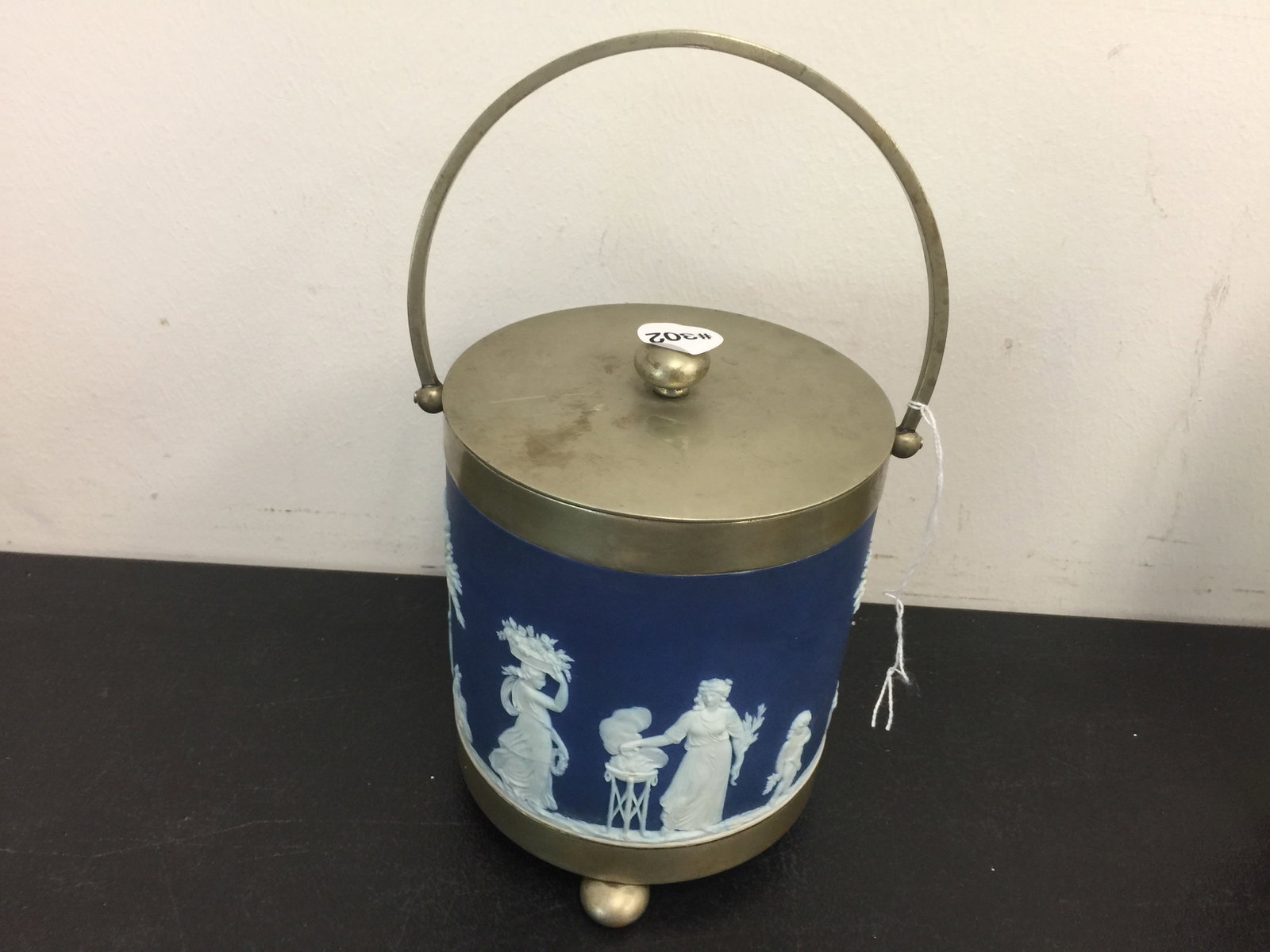 Wedgwood Blue Biscuit Barrel (1 of 4)