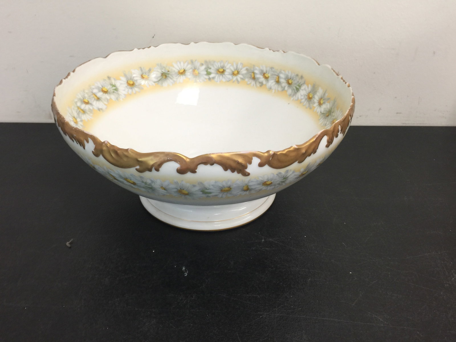 T&V Limgoes Punch Bowl: hand painted daisys, 13"x6".