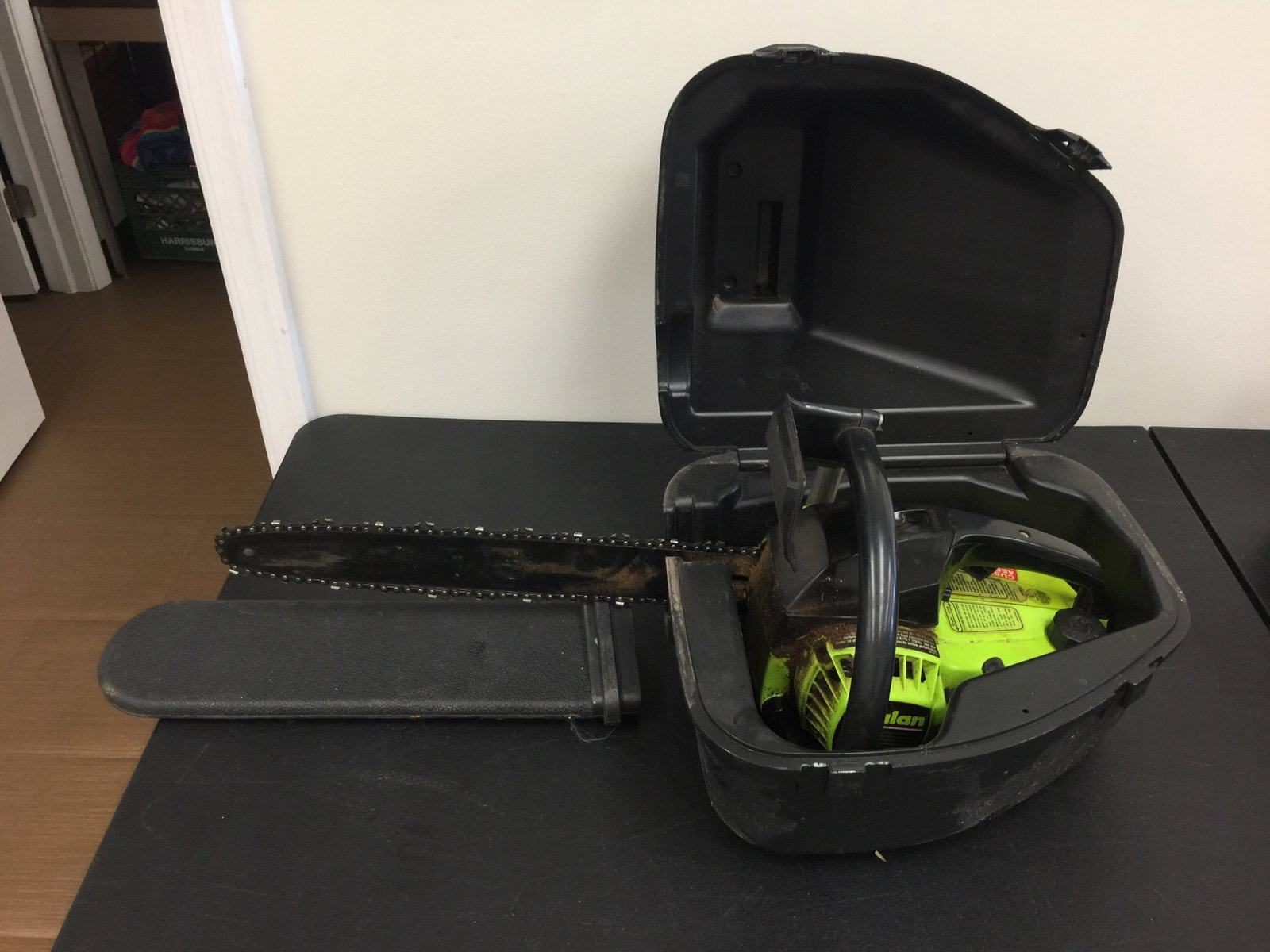 Poulan Chainsaw (1 of 3)