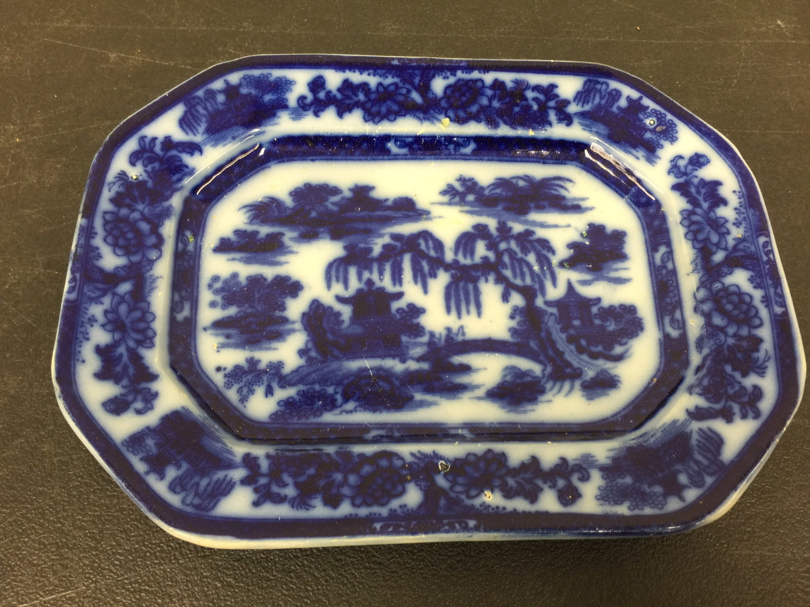 Flow Blue Manilla Platter: 10.5" W