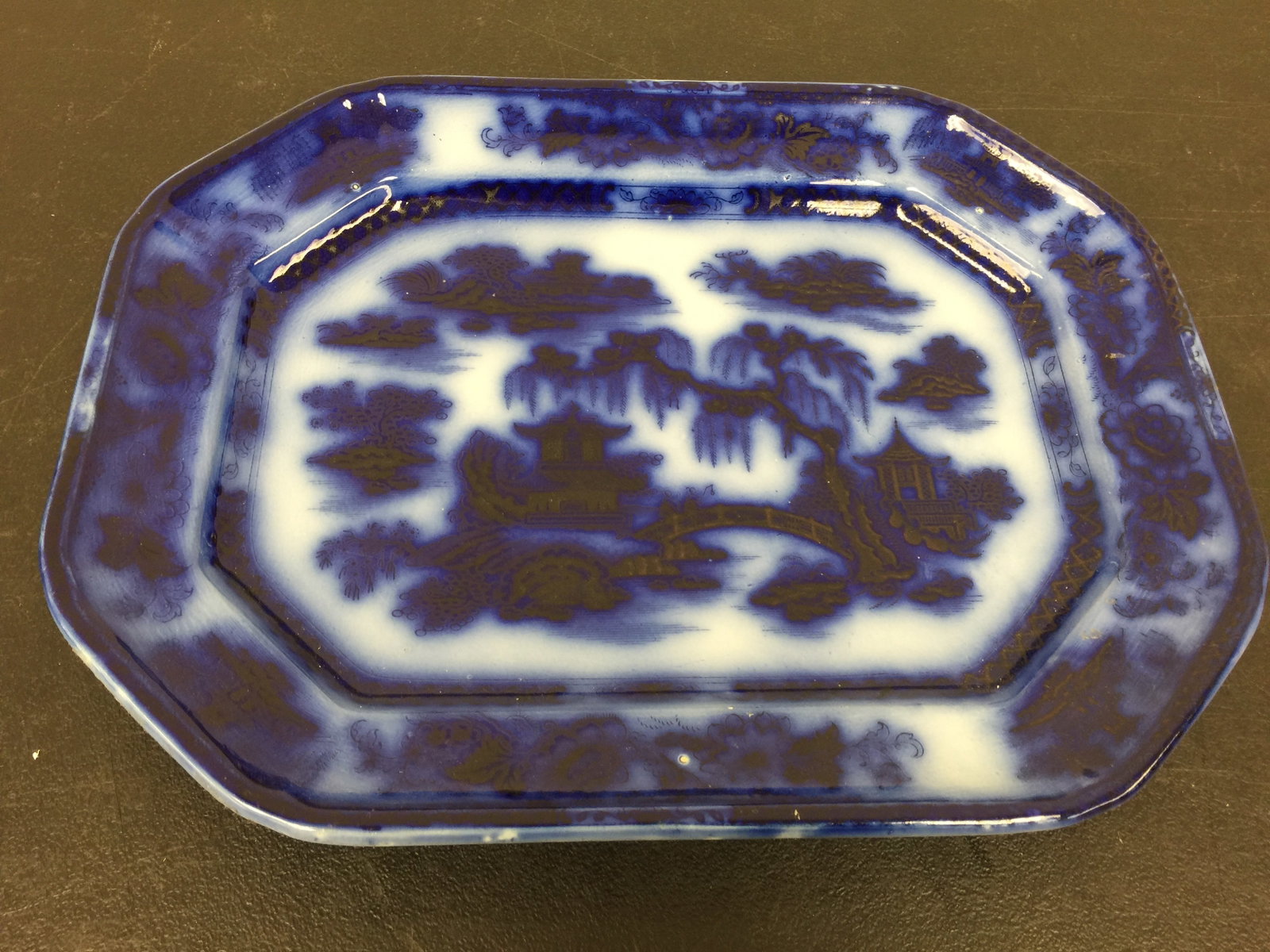 Flow Blue Manilla Platter: 15.5" W