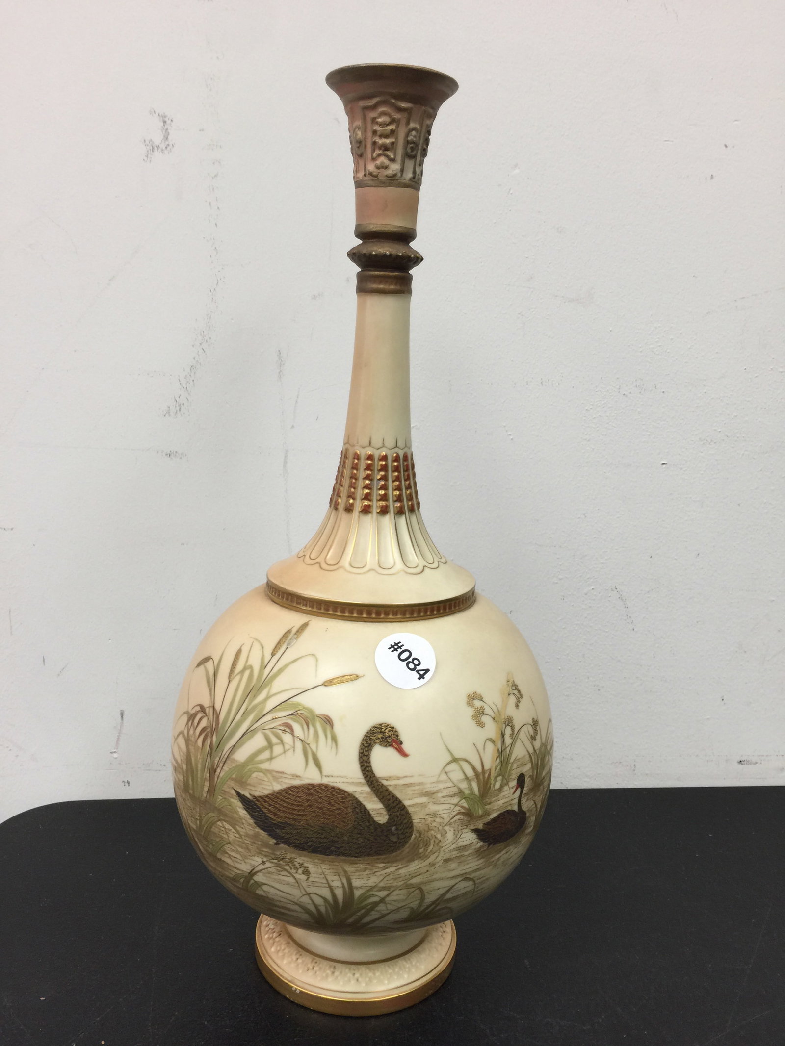 Royal Worecester Swan Vase (1 of 4)