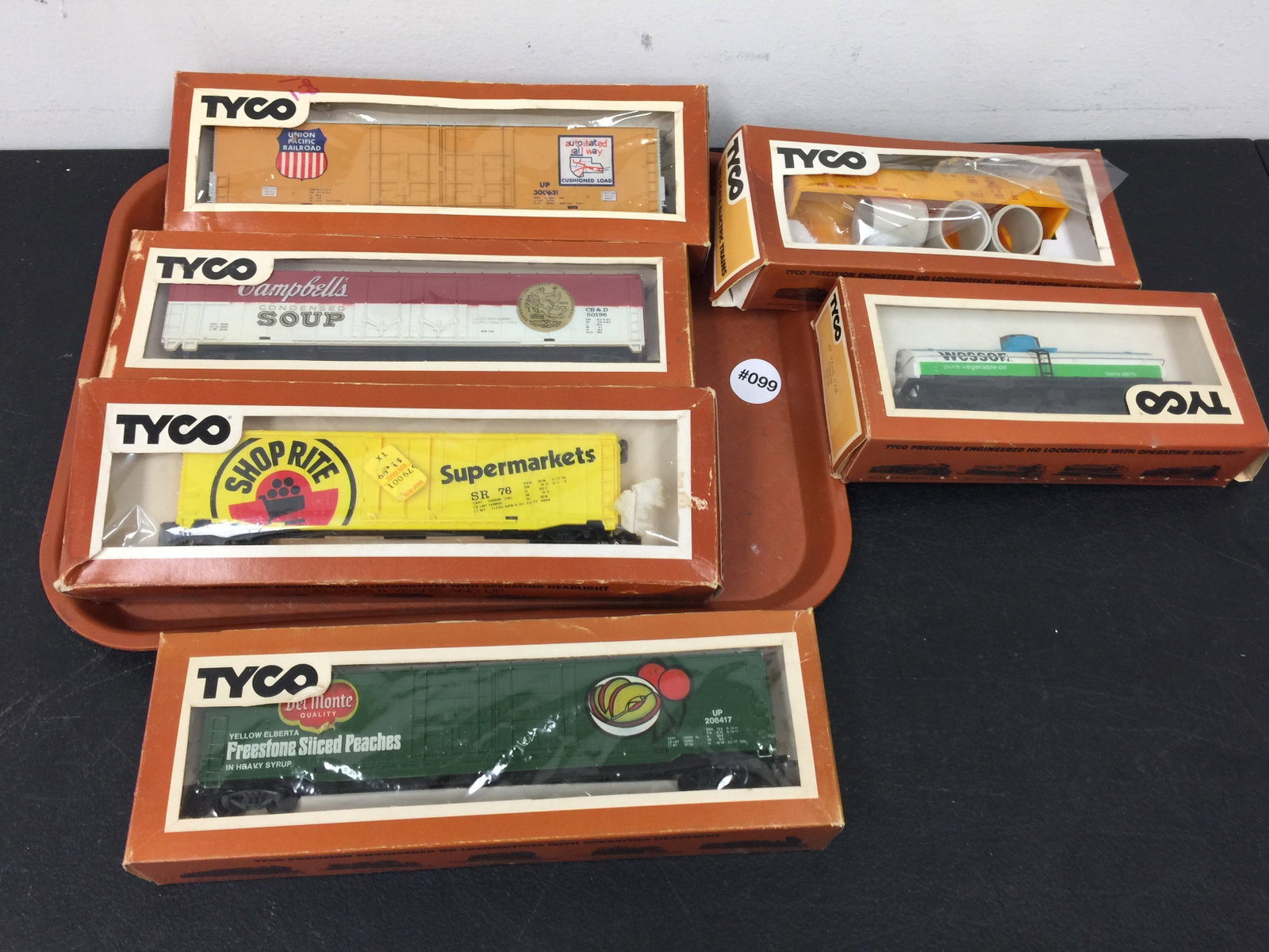 6 Tyco Train Cars (1 of 4)