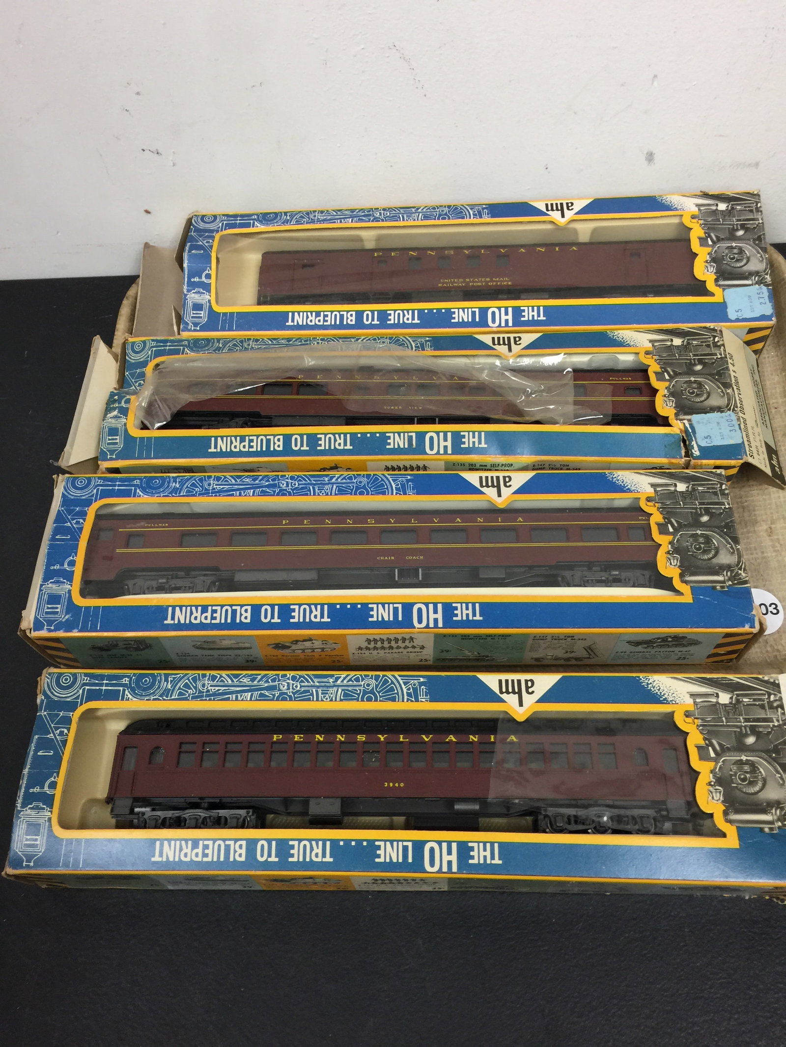 4 AHM Ho Train Cars (1 of 4)