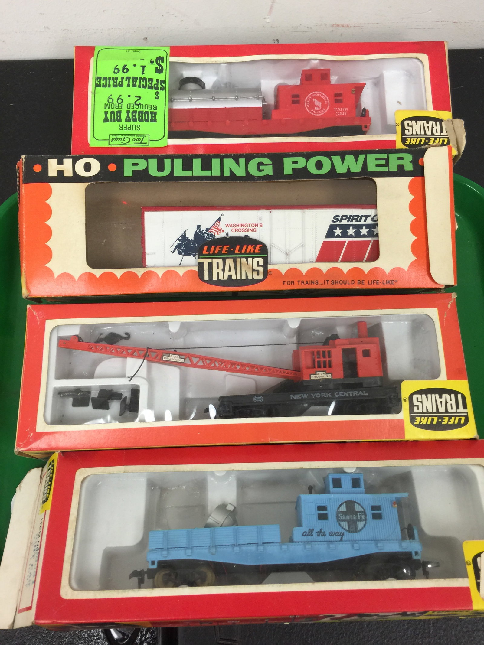 4 Life Like Train Cars (1 of 4)