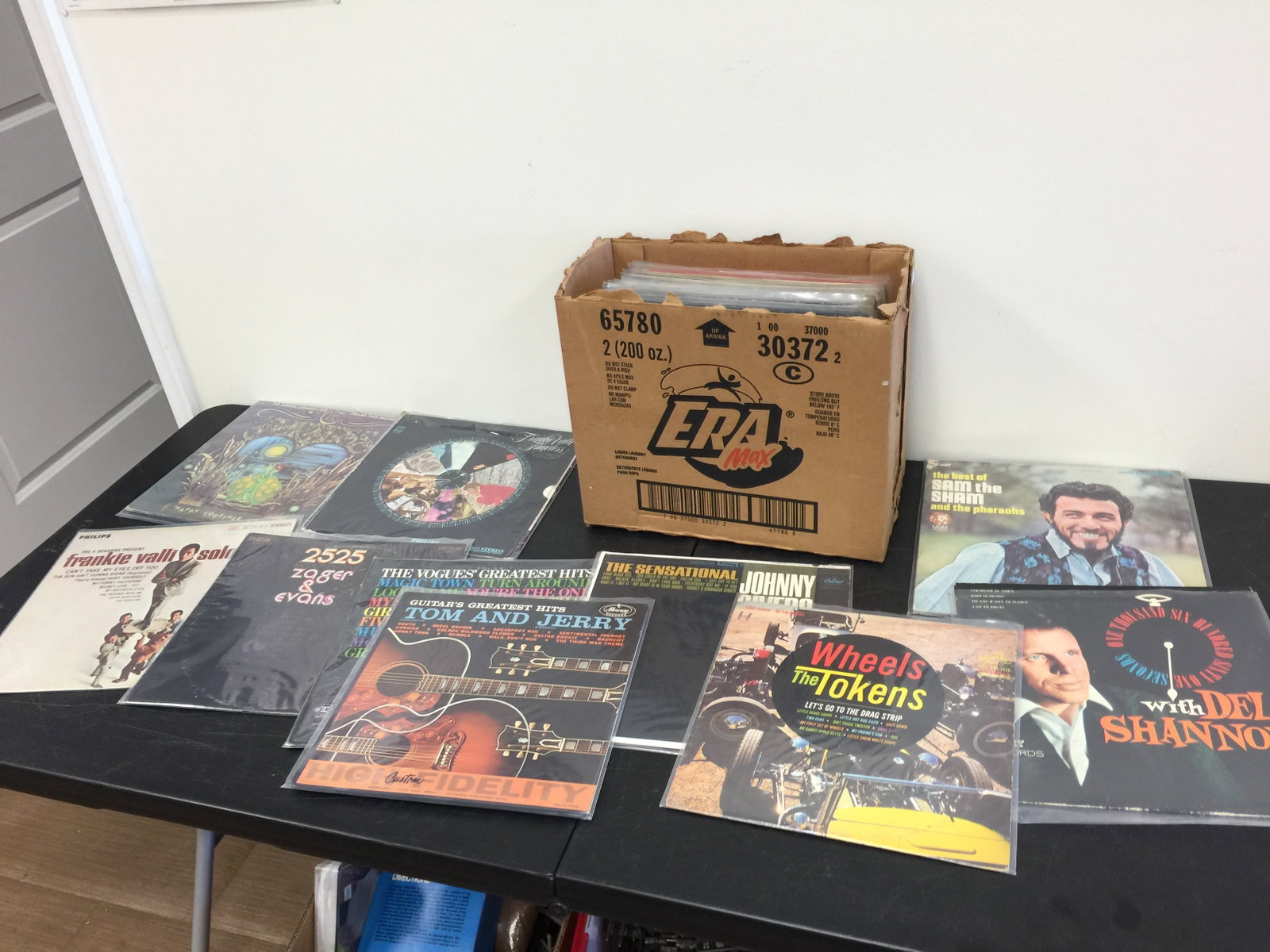 Vintage Albums: appx. 33, includes The Turtles, Frankie Vali plus some victrola records