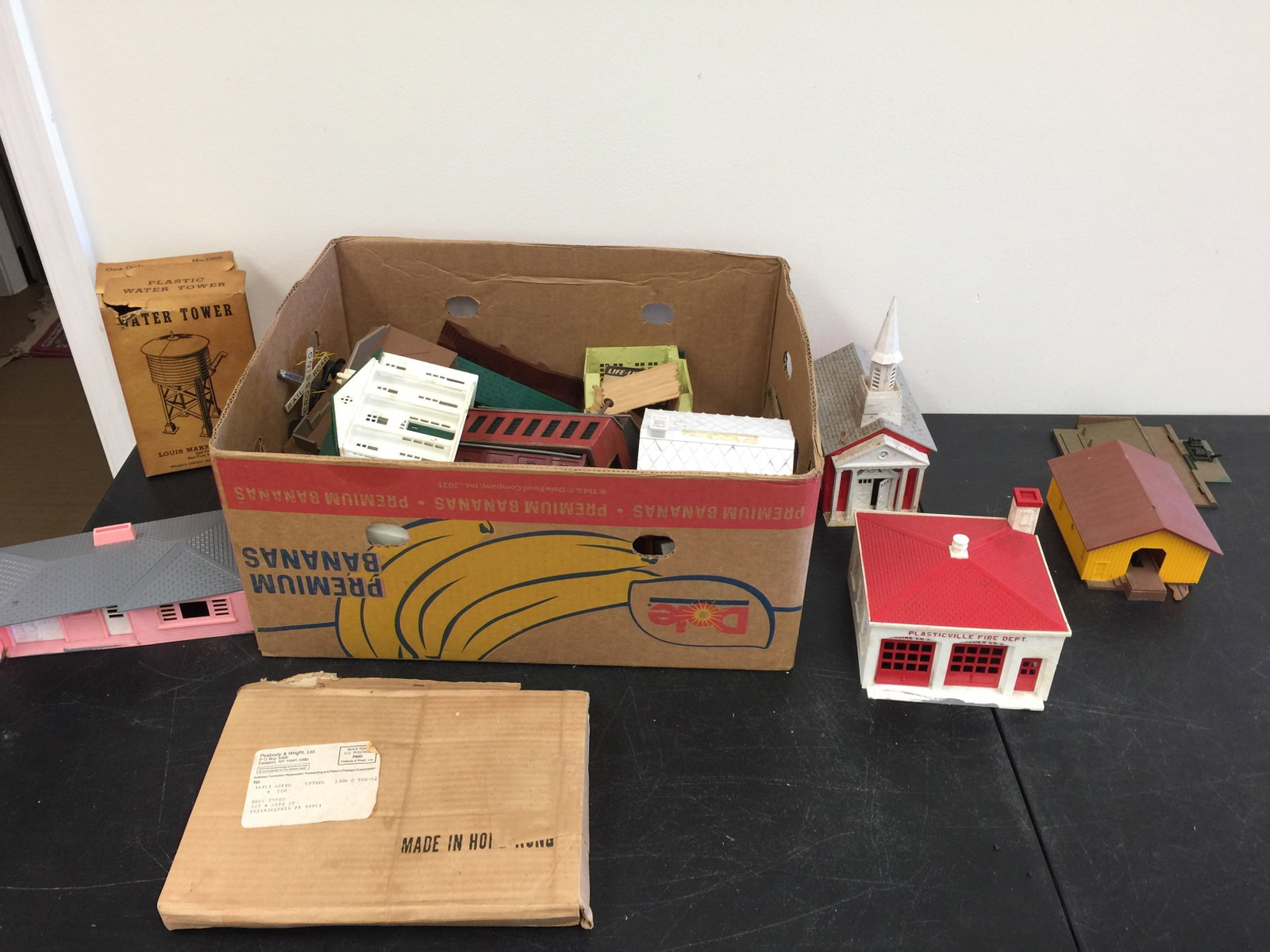 Large Lot Train Yard Accessories (1 of 3)