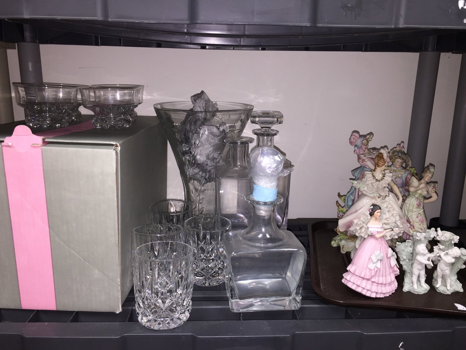 Crystal Plus: Crystal decanters, glassware & porcelain figurines