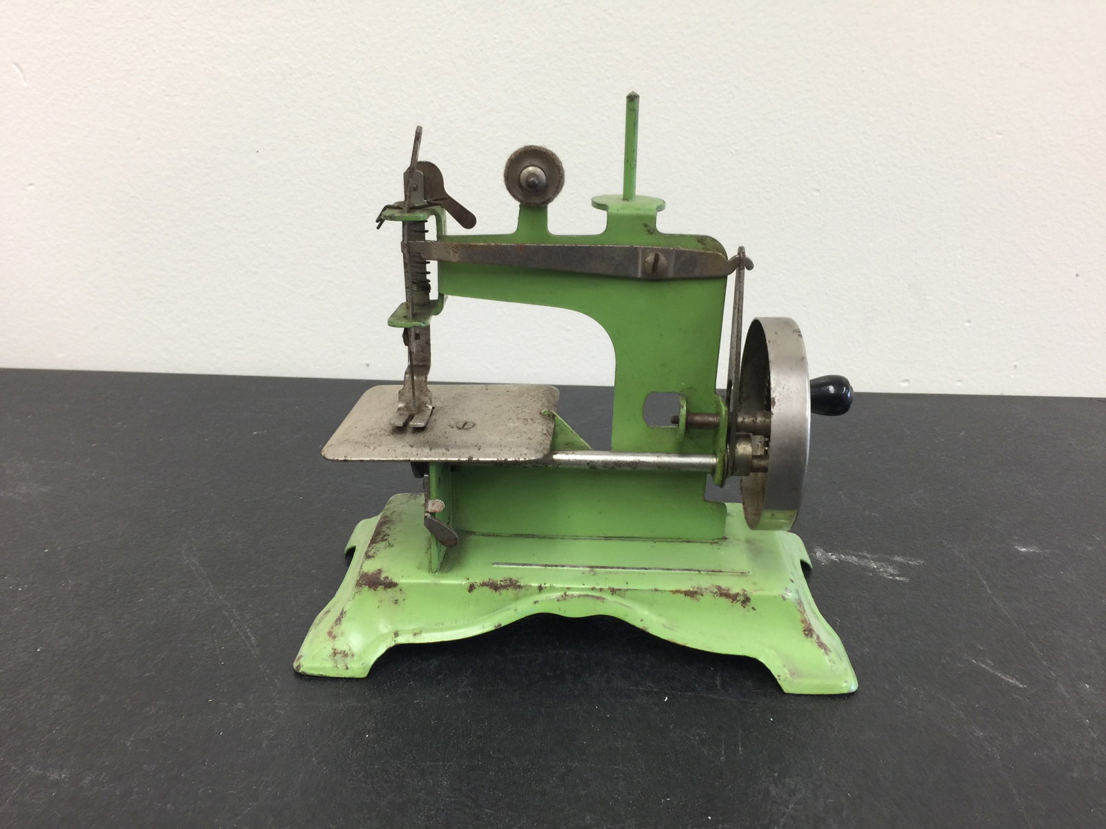 Childs Sewing Machine (1 of 4)