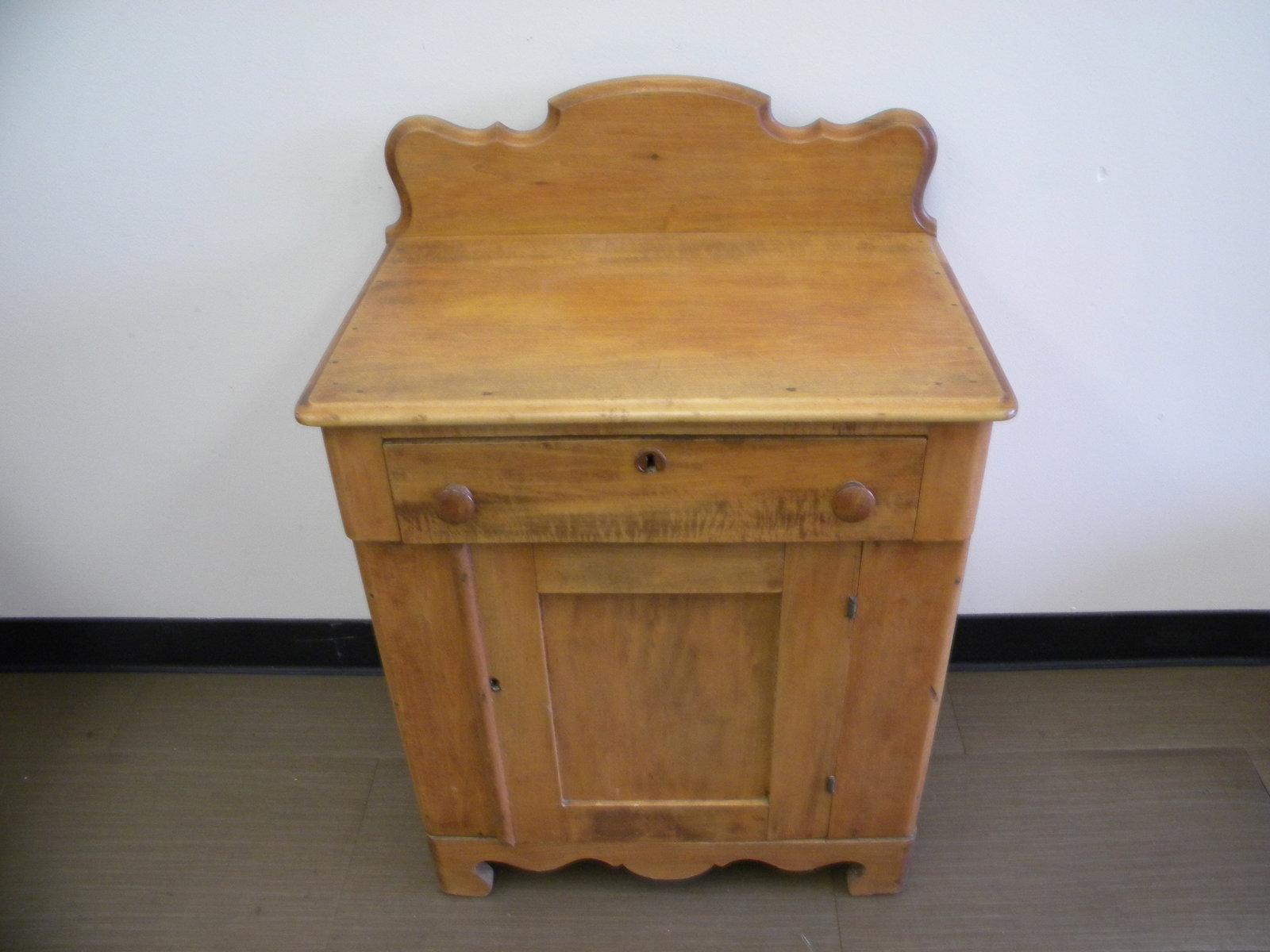 Softwood Washstand: paneled door, carved gallery, 24"x14"x34".