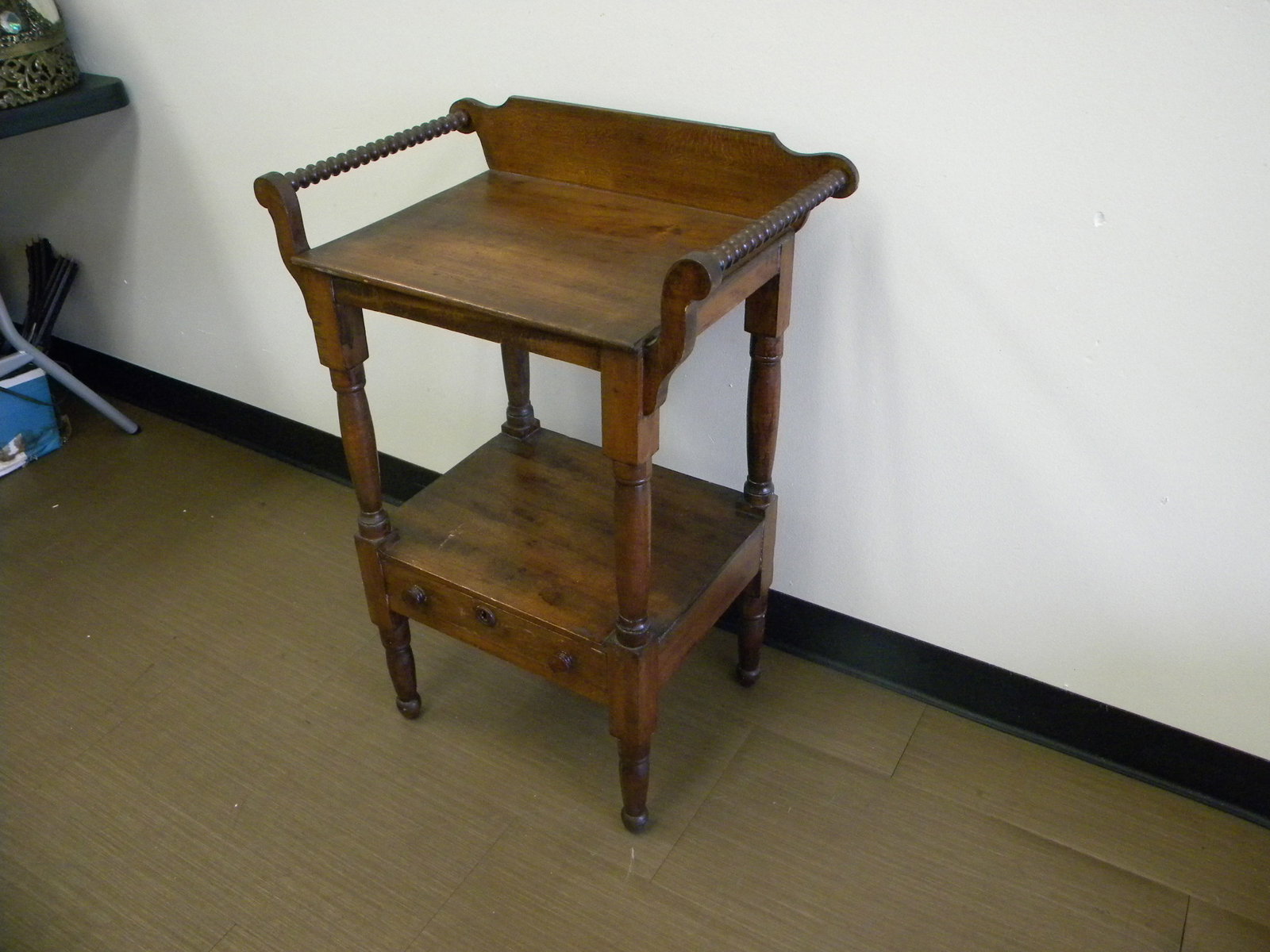 Spool Washstand: 22"x14"x32".